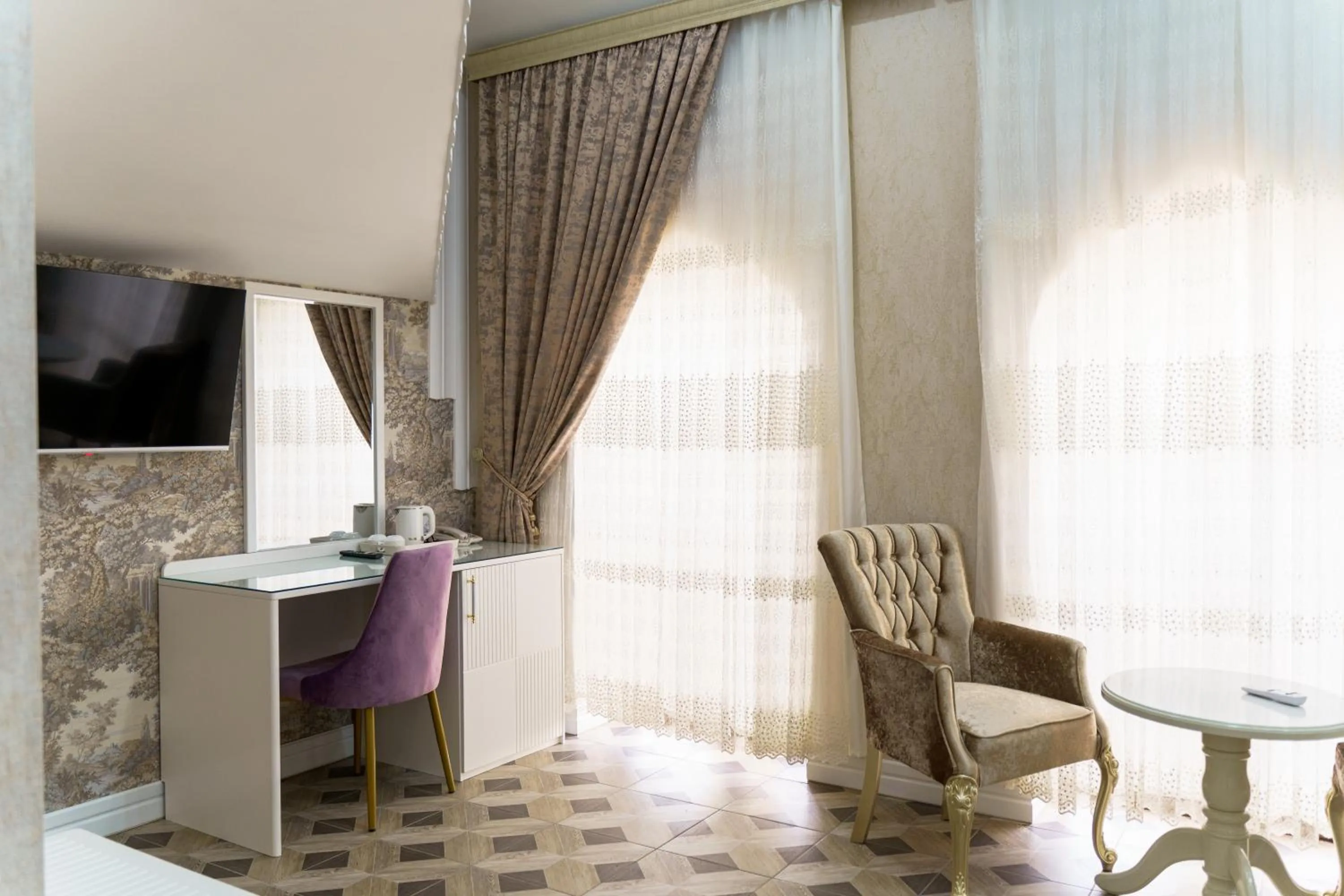 TV and multimedia in AYNIY Hotel