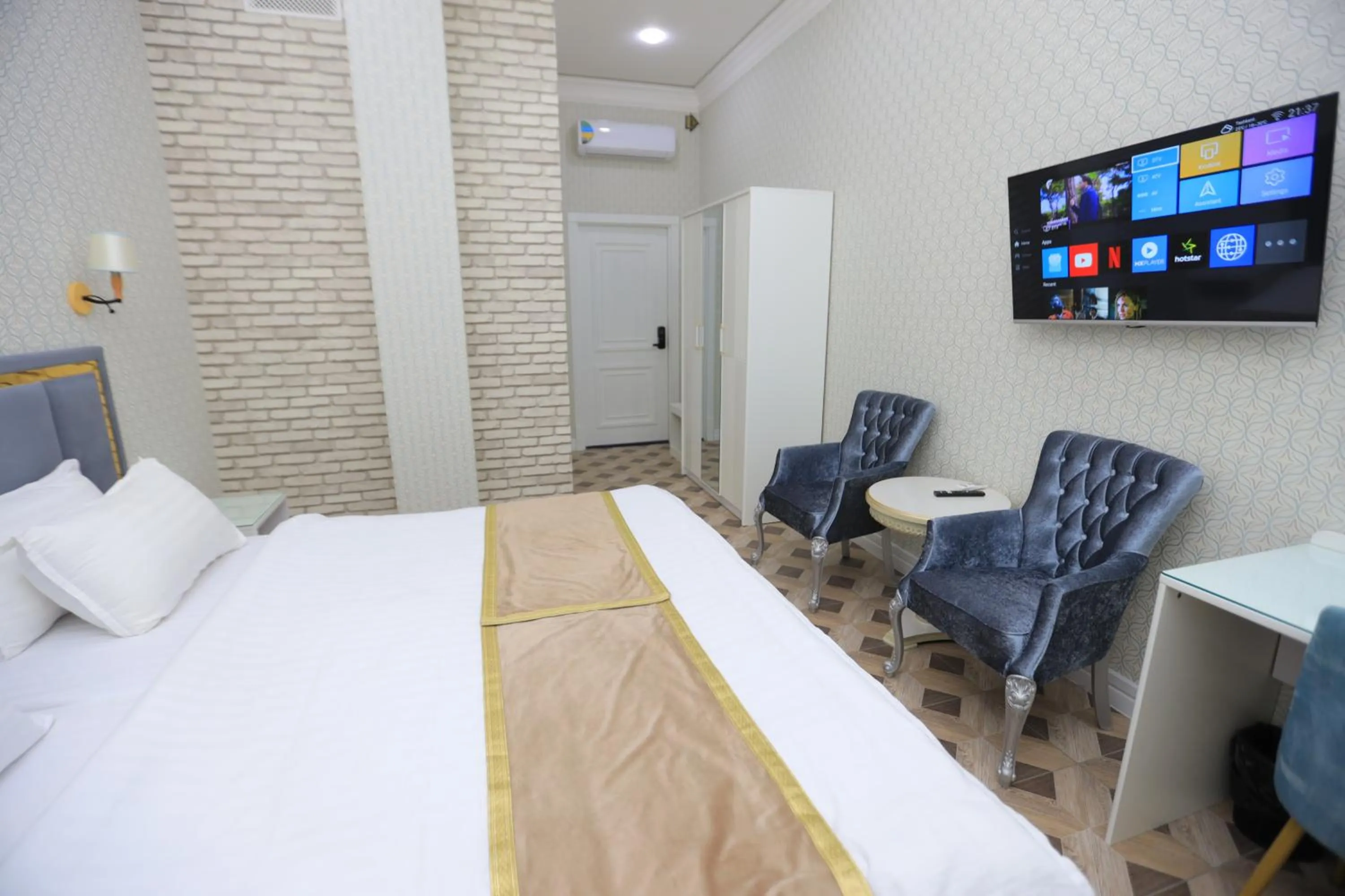 Photo of the whole room, Bed in AYNIY Hotel