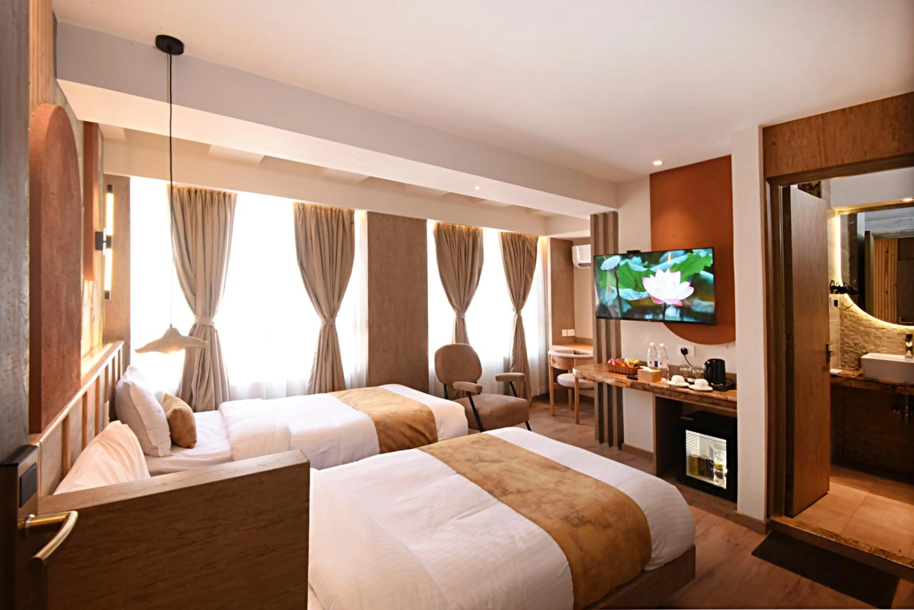 Toilet, Bed in Daali Hotel & Apartment