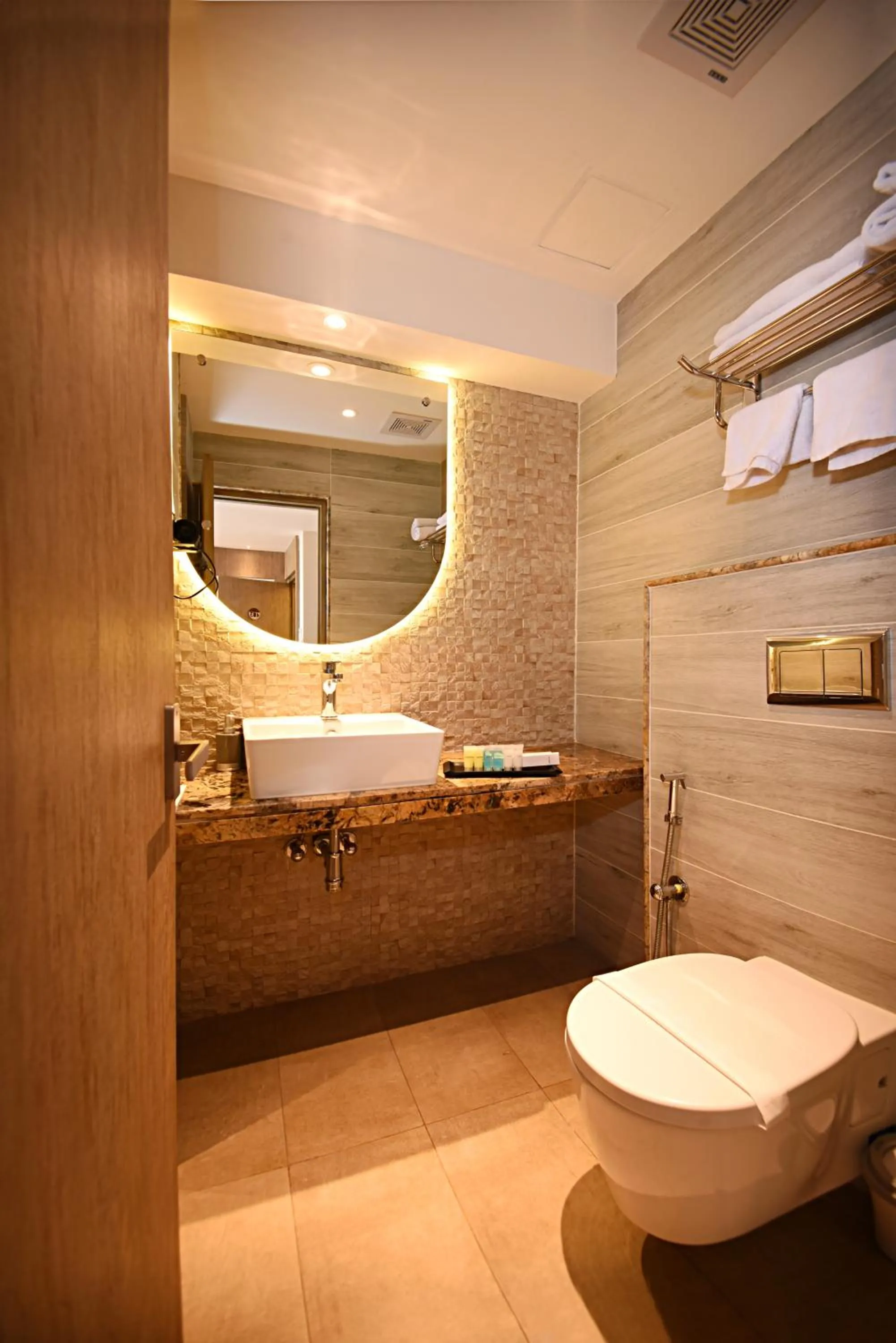 Toilet in Daali Hotel & Apartment