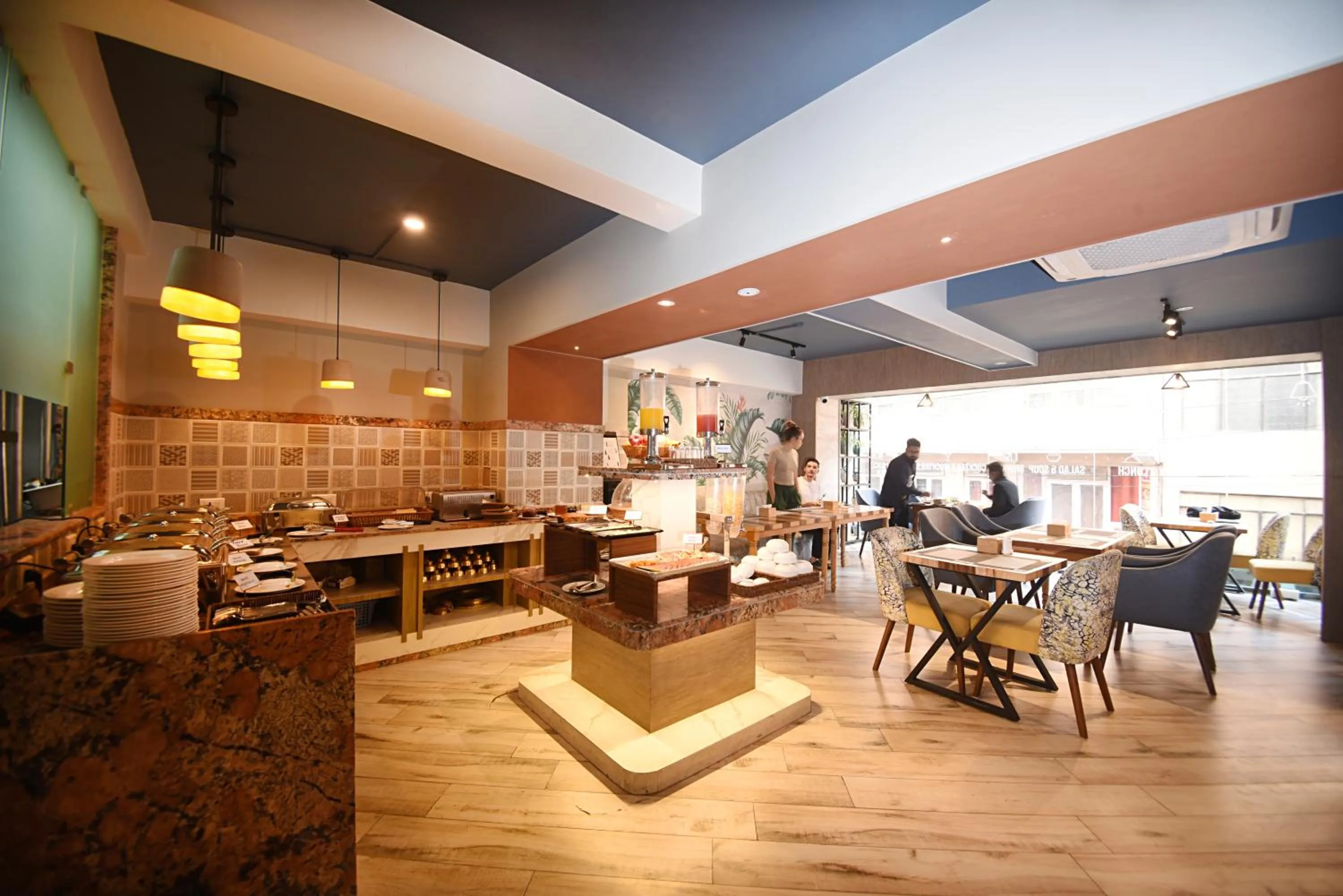 Restaurant/places to eat in Daali Hotel & Apartment