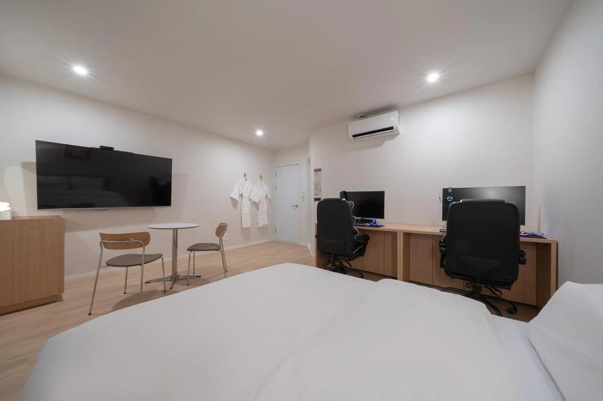 Photo of the whole room, Bed in Aank Hotel Ilsan