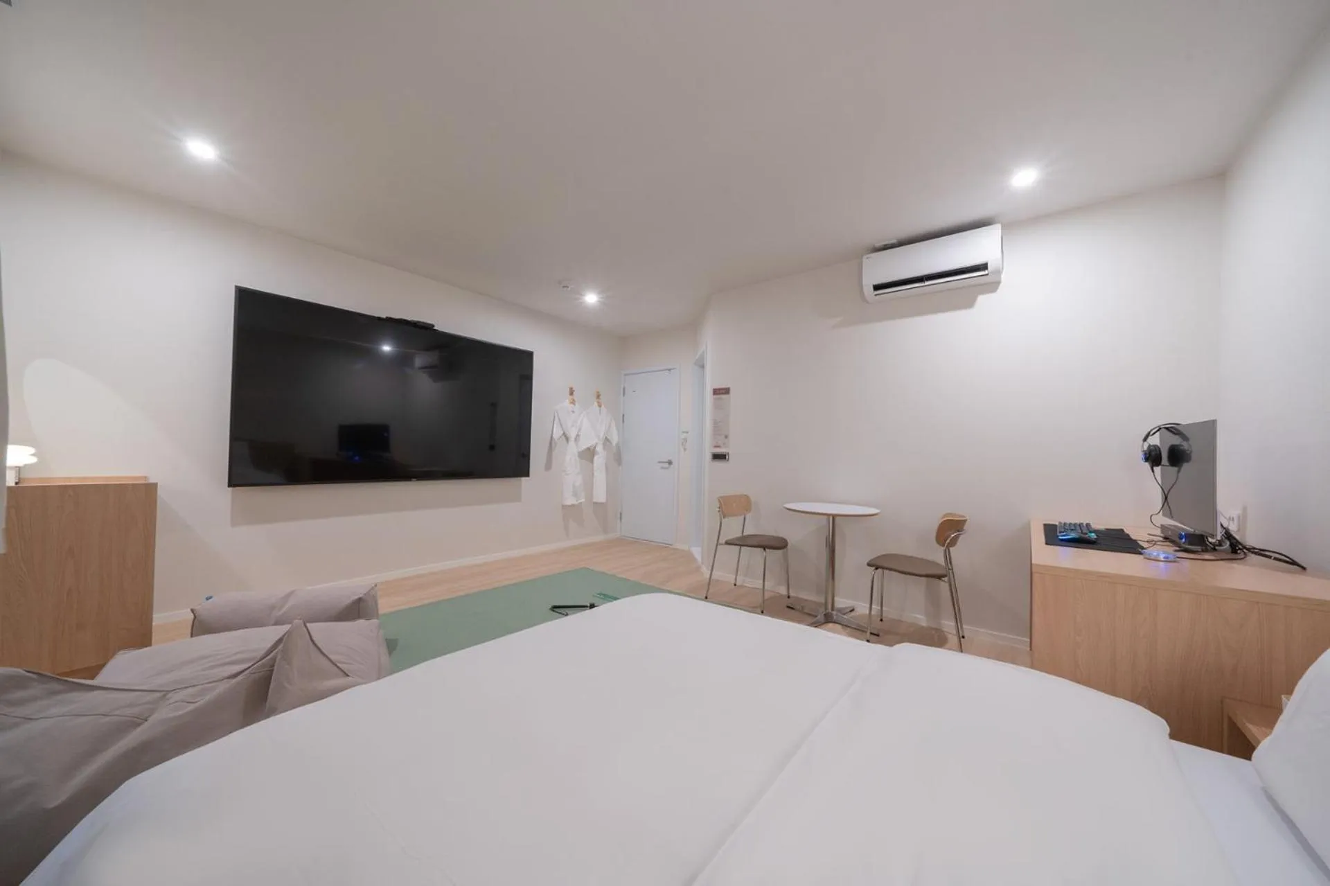 Photo of the whole room, Bed in Aank Hotel Ilsan