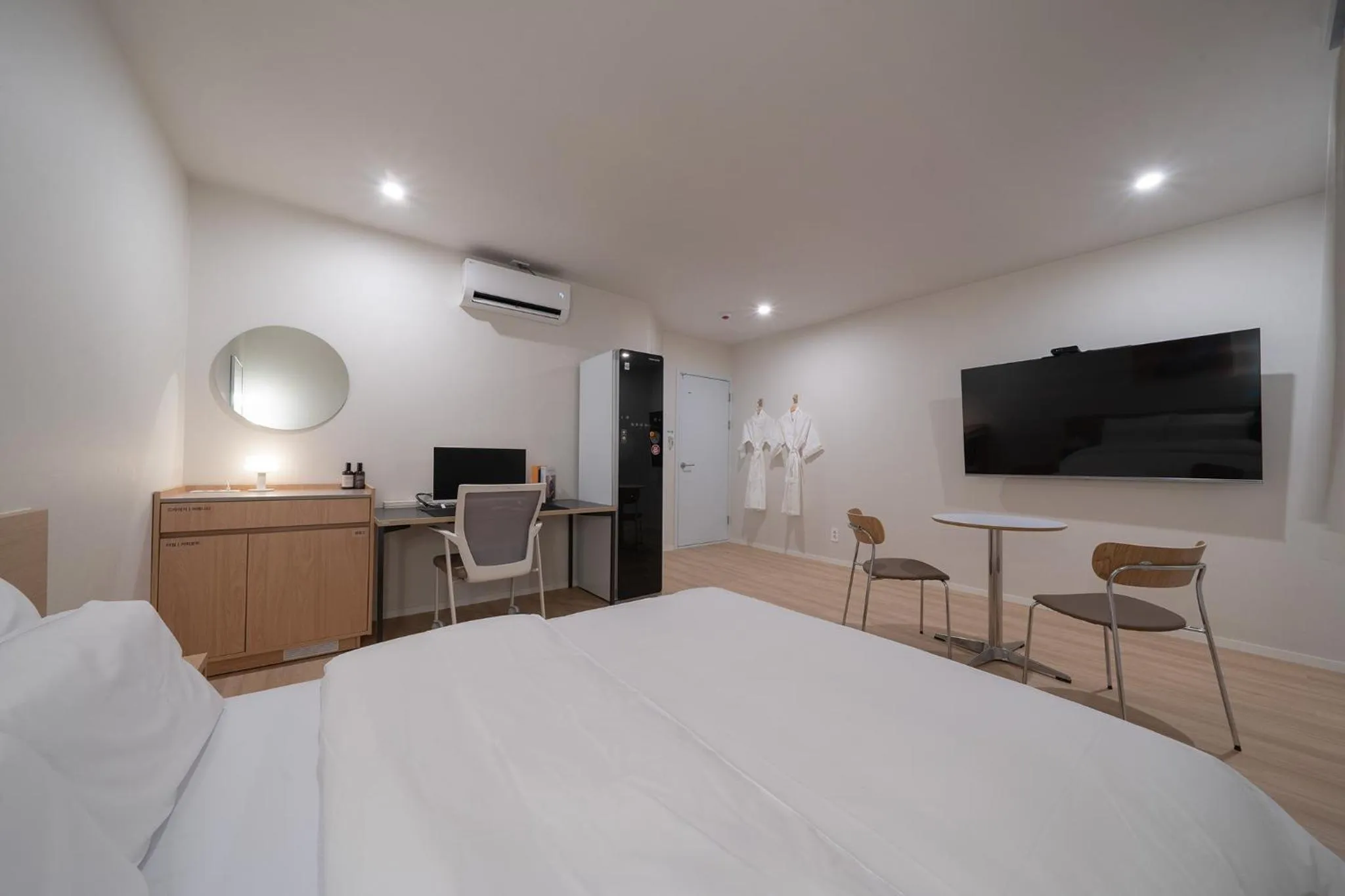 Photo of the whole room, Bed in Aank Hotel Ilsan