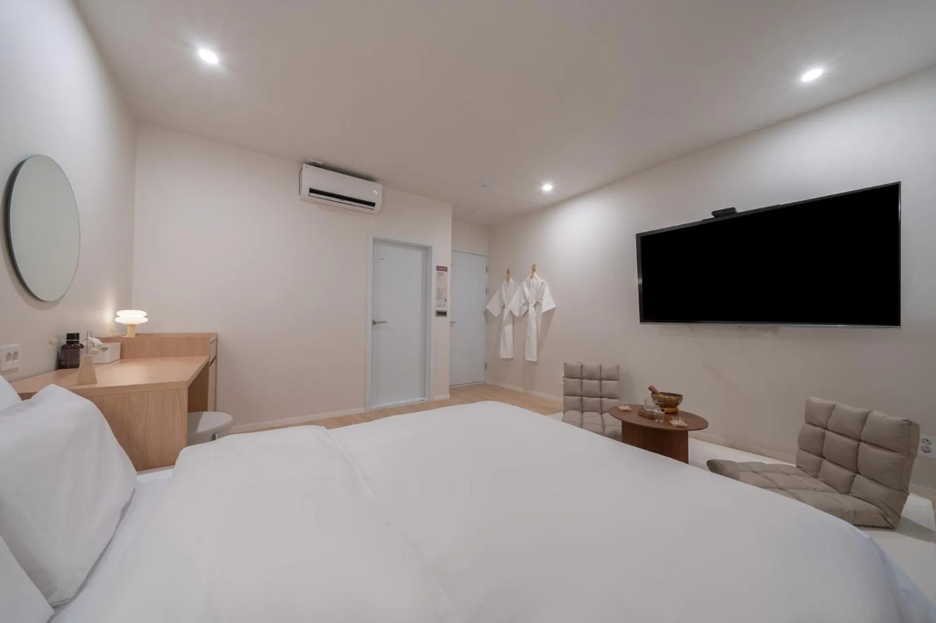 Photo of the whole room, Bed in Aank Hotel Ilsan