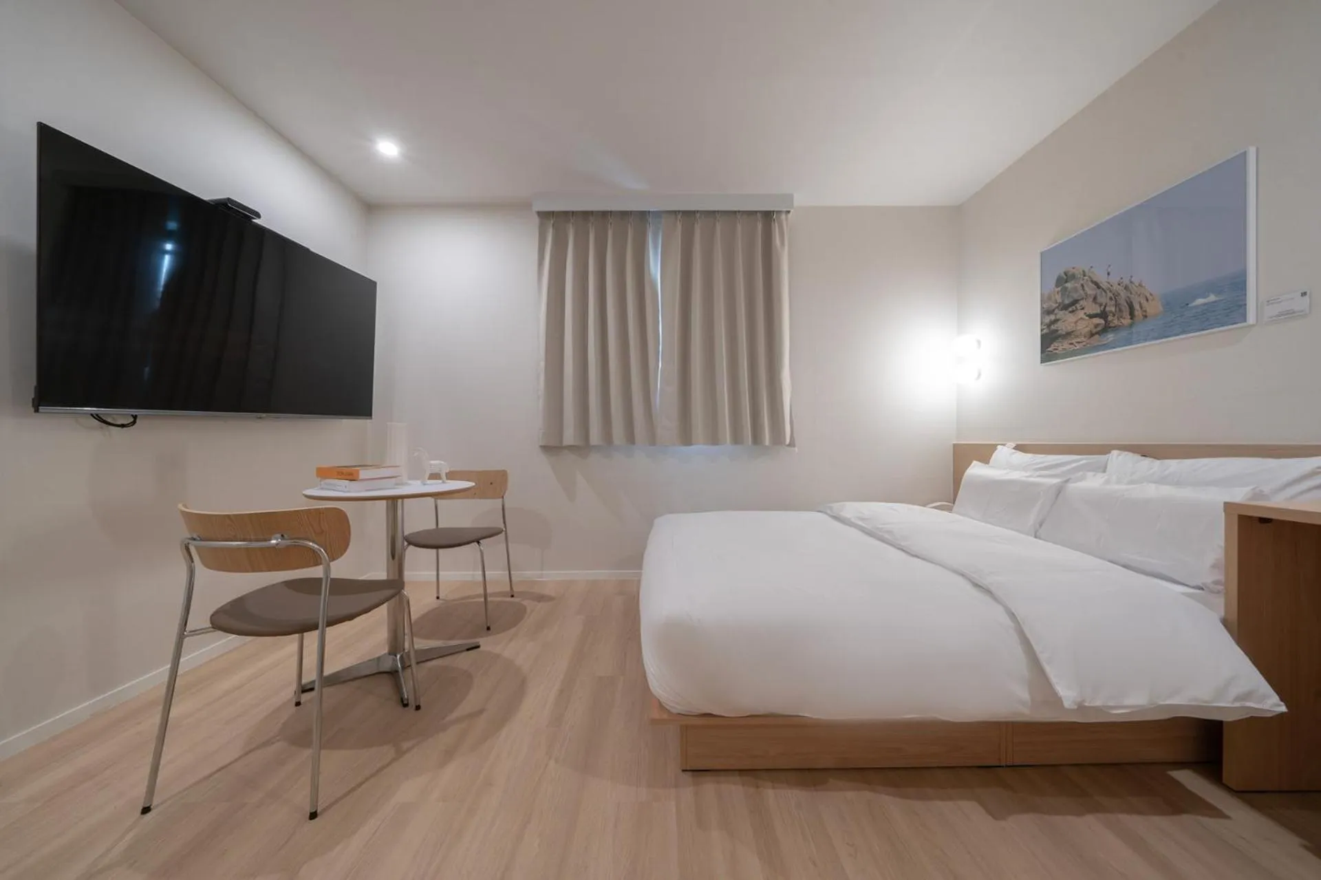 Photo of the whole room, Bed in Aank Hotel Ilsan