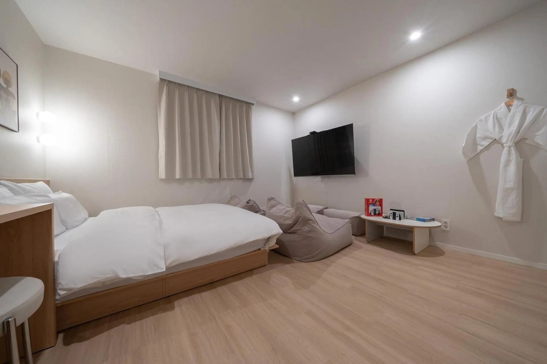 Photo of the whole room, Bed in Aank Hotel Ilsan