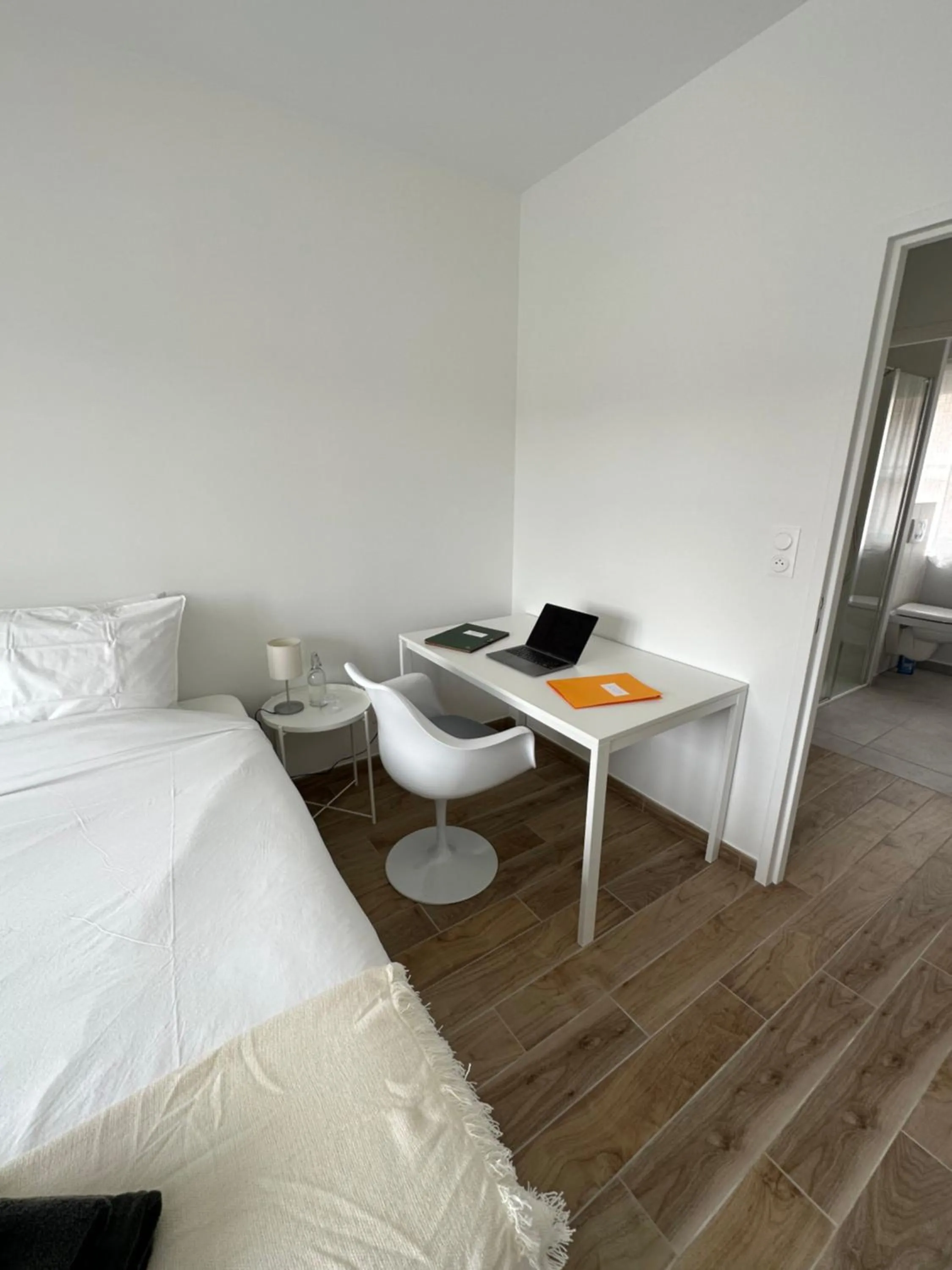 Photo of the whole room, Bed in Appartement Design X - Hyper Centre - Parking Privé - Terrasse Plein Sud Quimper