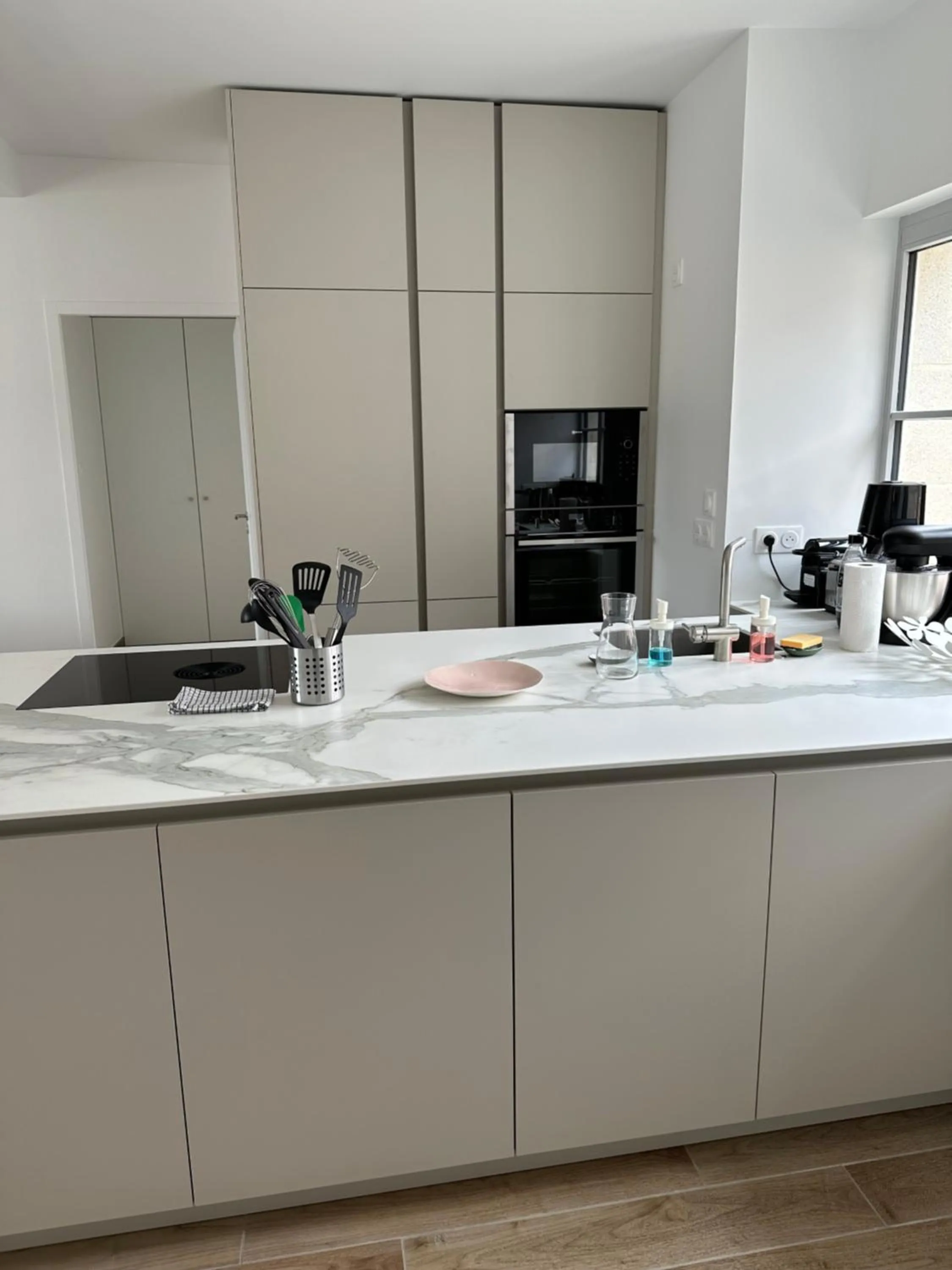 Kitchen or kitchenette in Appartement Design X - Hyper Centre - Parking Privé - Terrasse Plein Sud Quimper