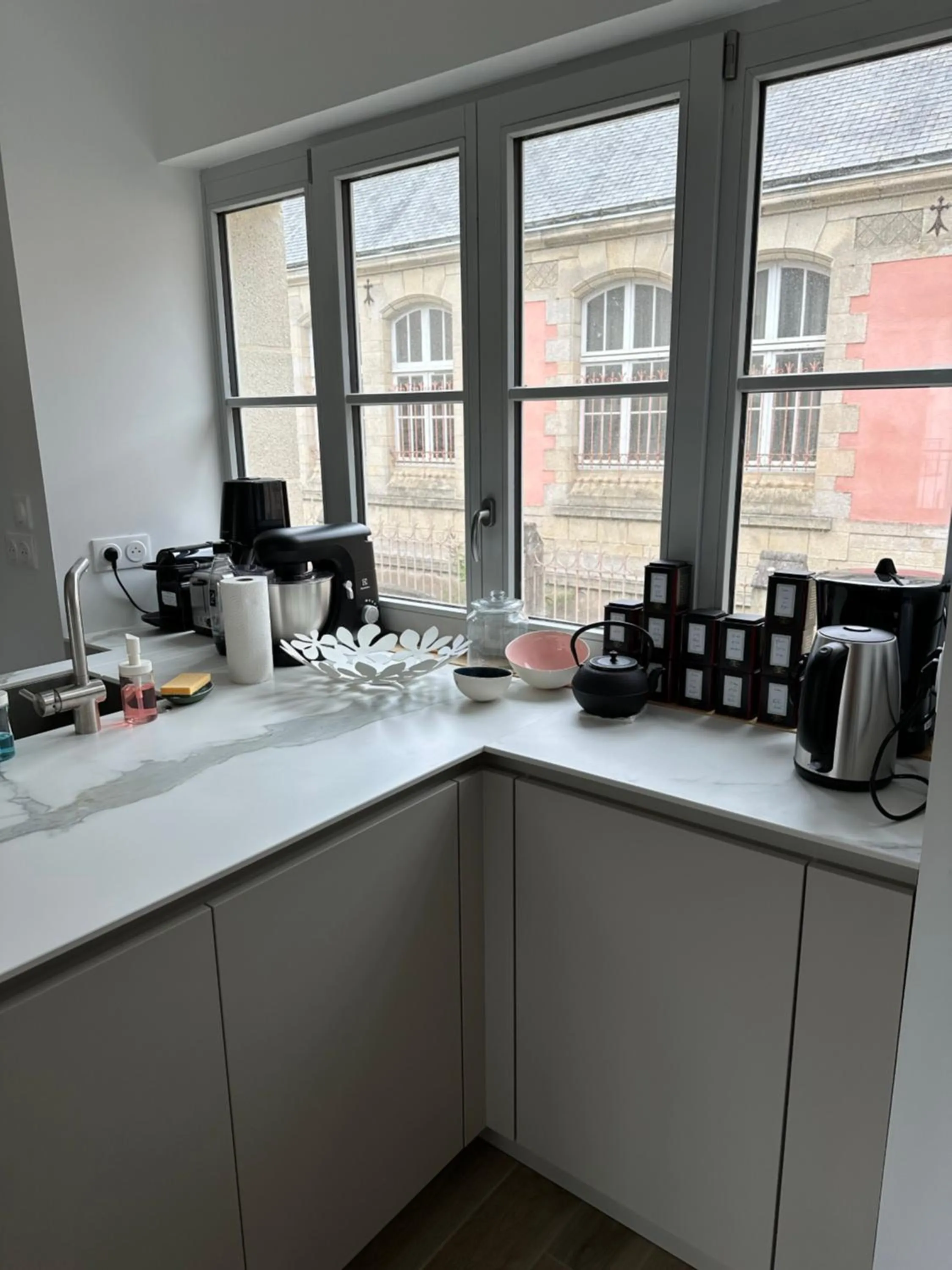 Kitchen or kitchenette in Appartement Design X - Hyper Centre - Parking Privé - Terrasse Plein Sud Quimper