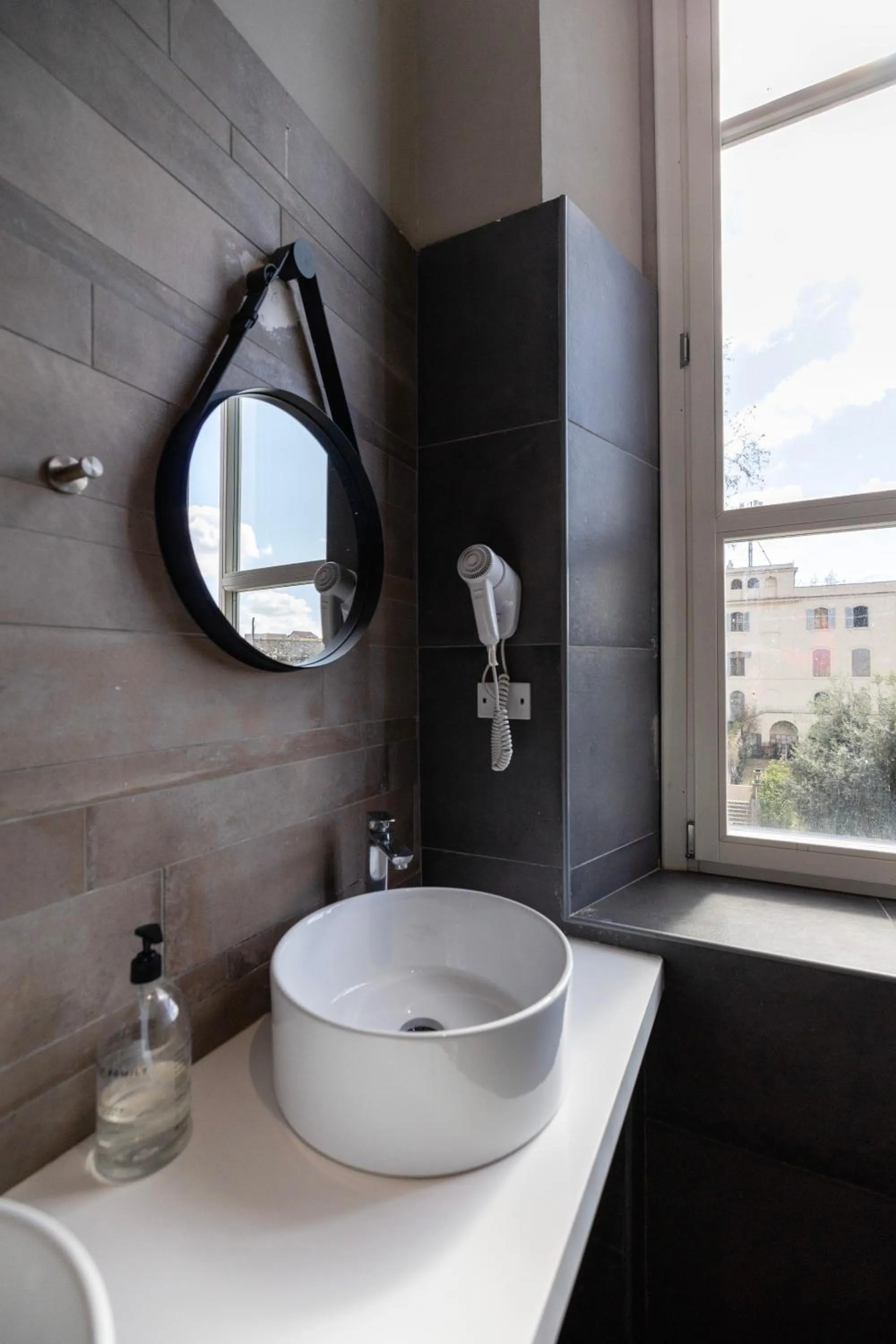 Shower in Borgo Ripa Urban Travel