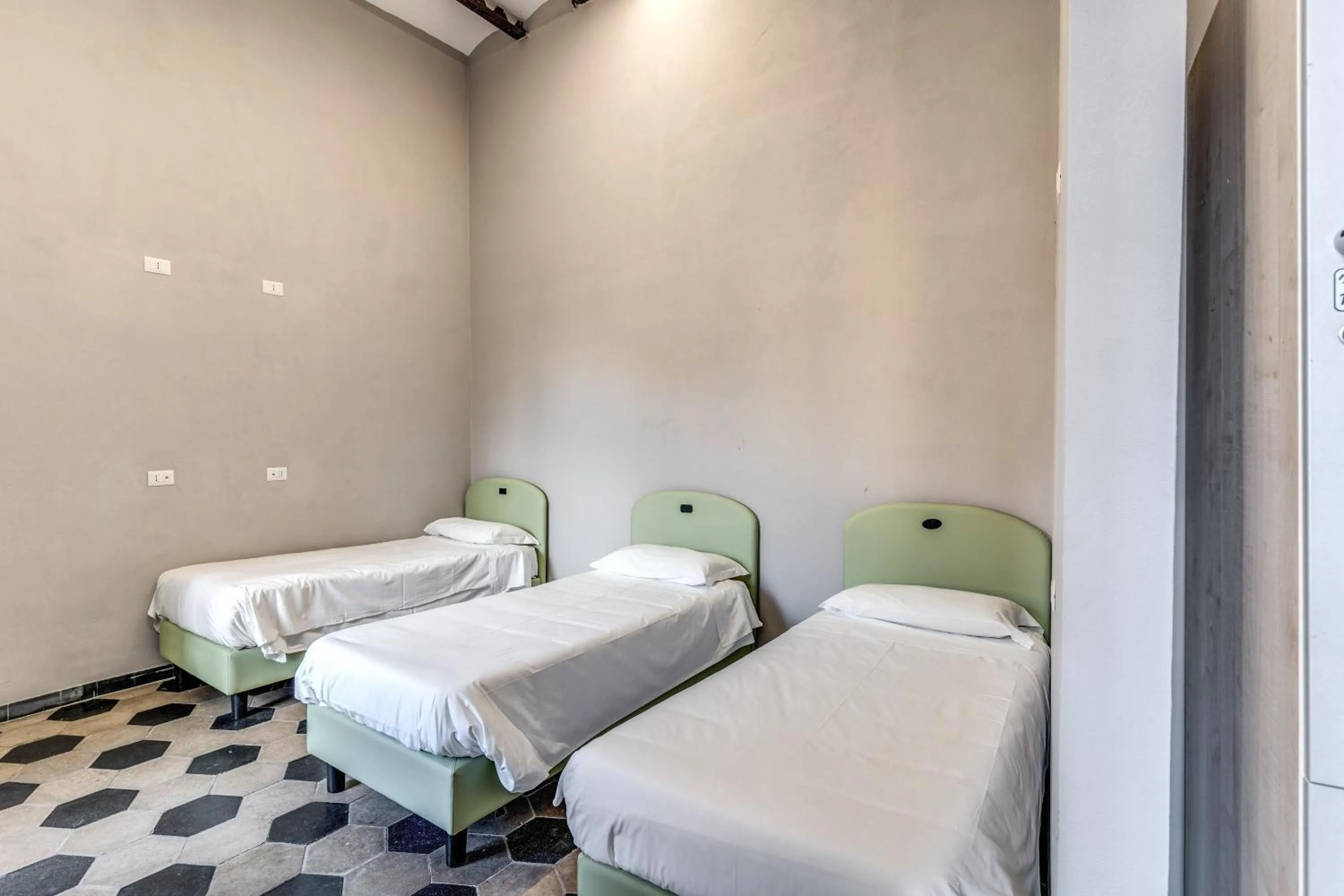 Photo of the whole room, Bed in Borgo Ripa Urban Travel