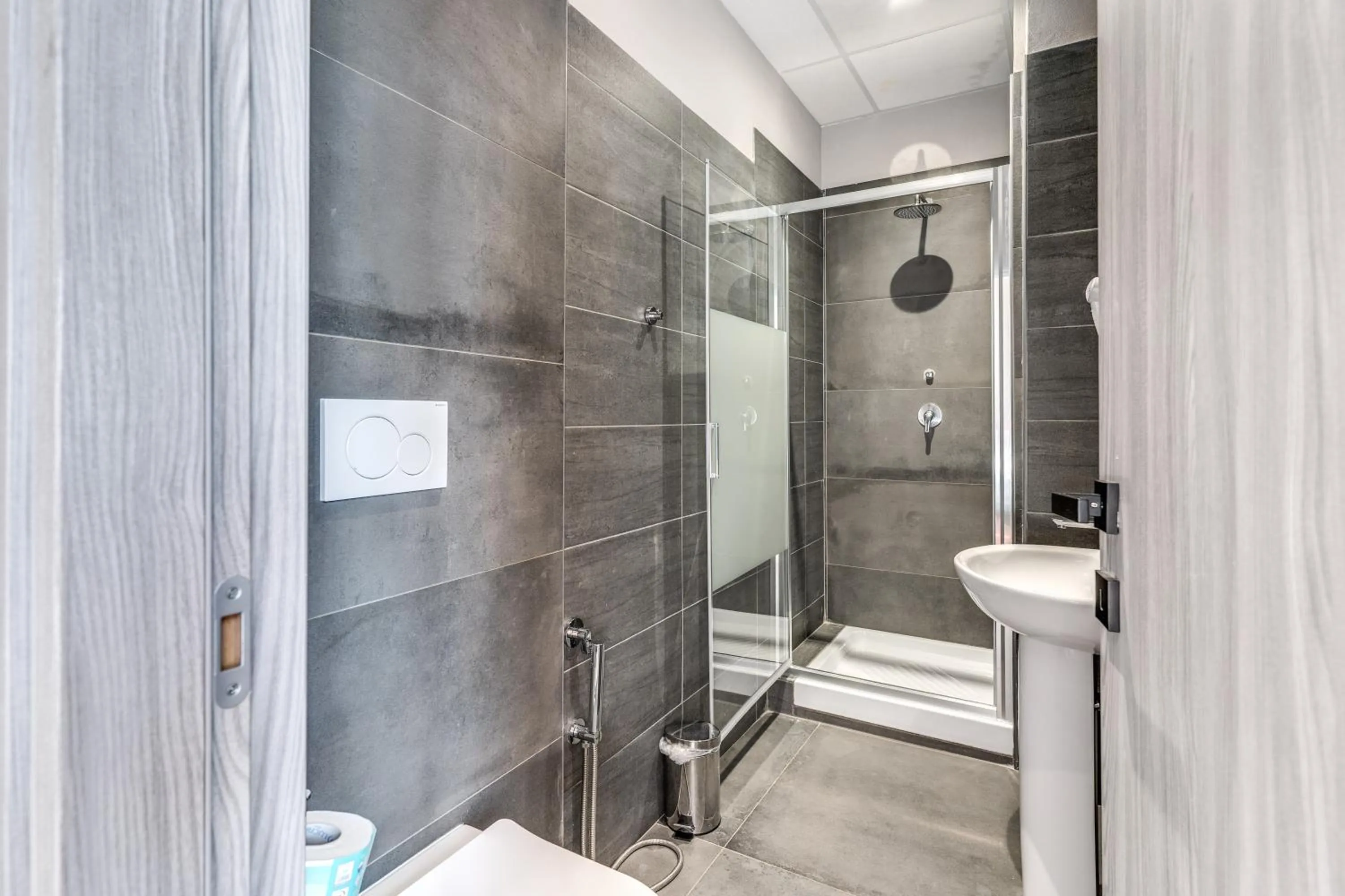 Shower in Borgo Ripa Urban Travel