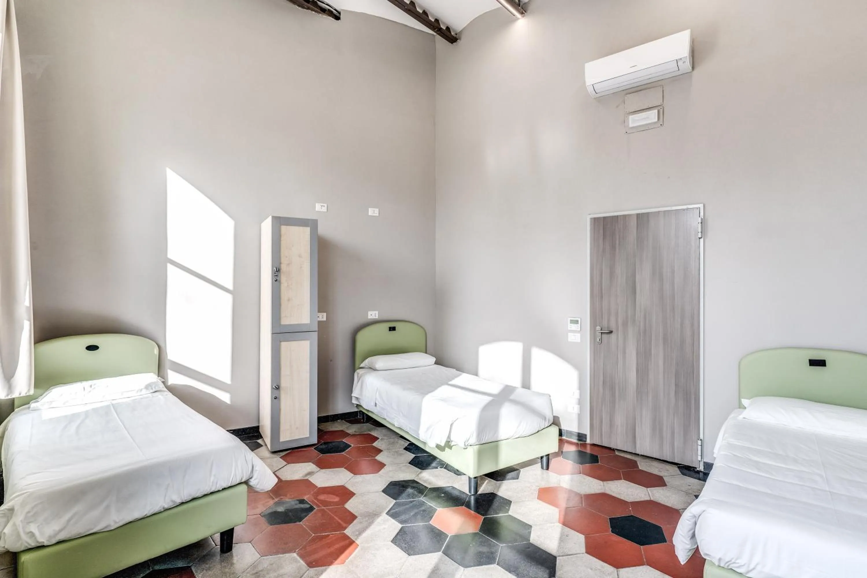 Photo of the whole room, Bed in Borgo Ripa Urban Travel