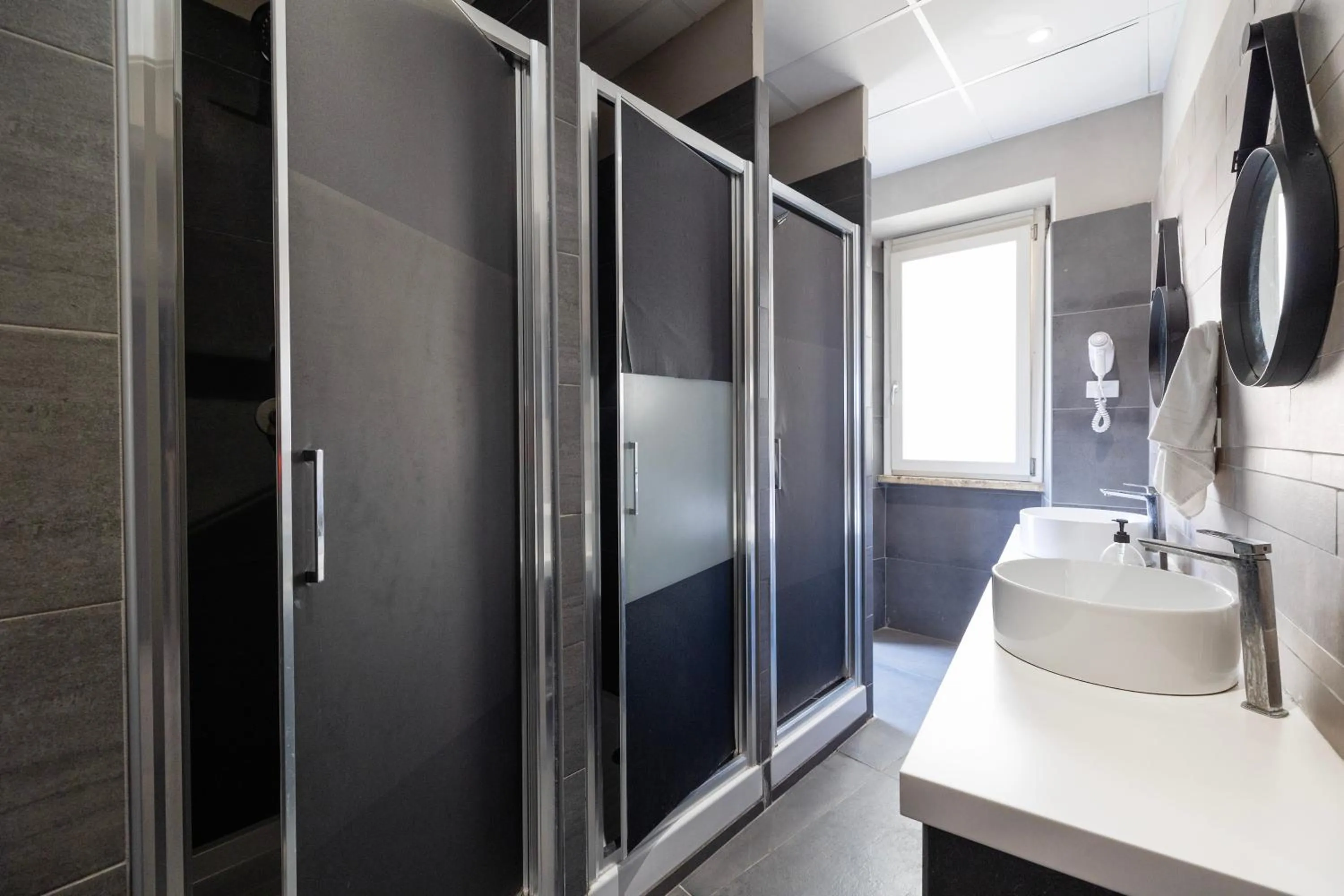 Shower in Borgo Ripa Urban Travel