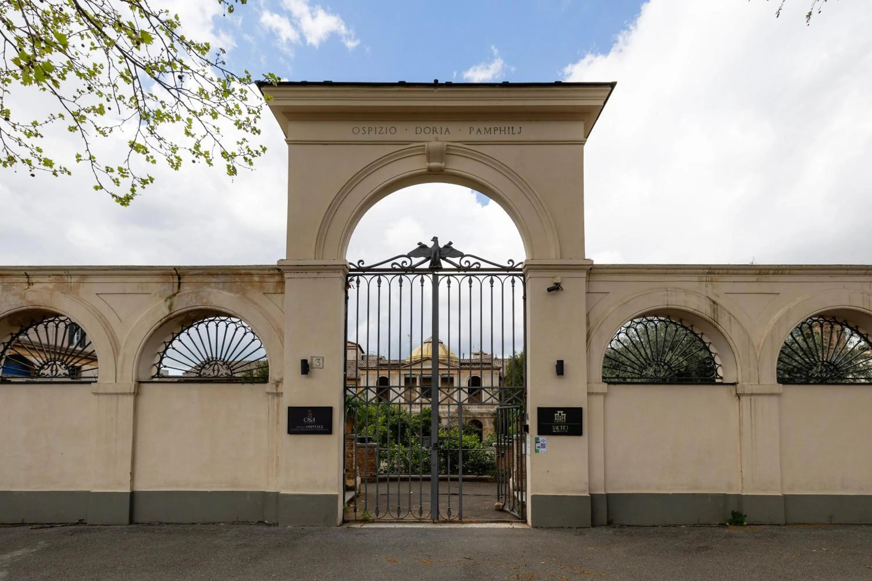 Facade/entrance in Borgo Ripa Urban Travel