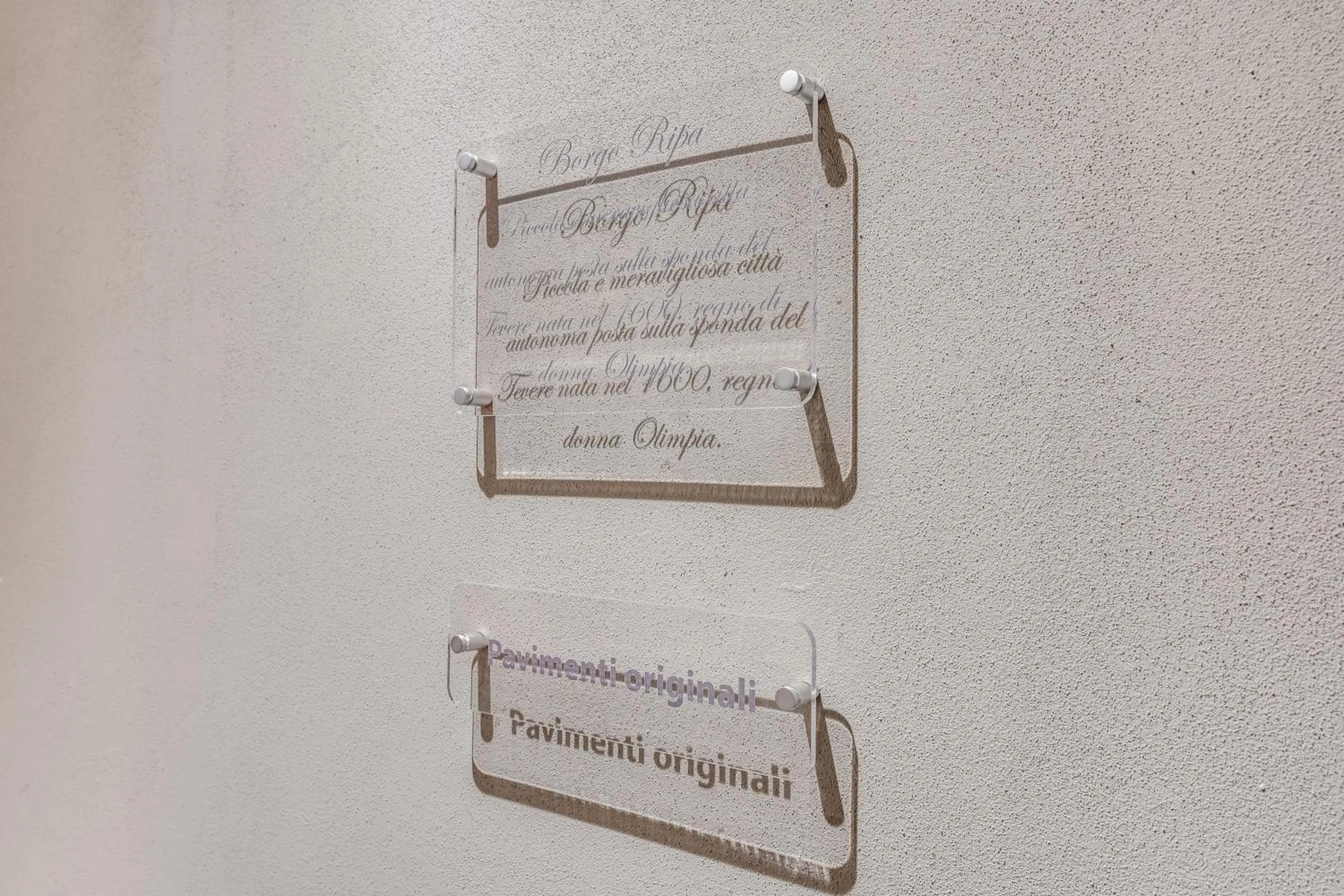 Text overlay in Borgo Ripa Urban Travel