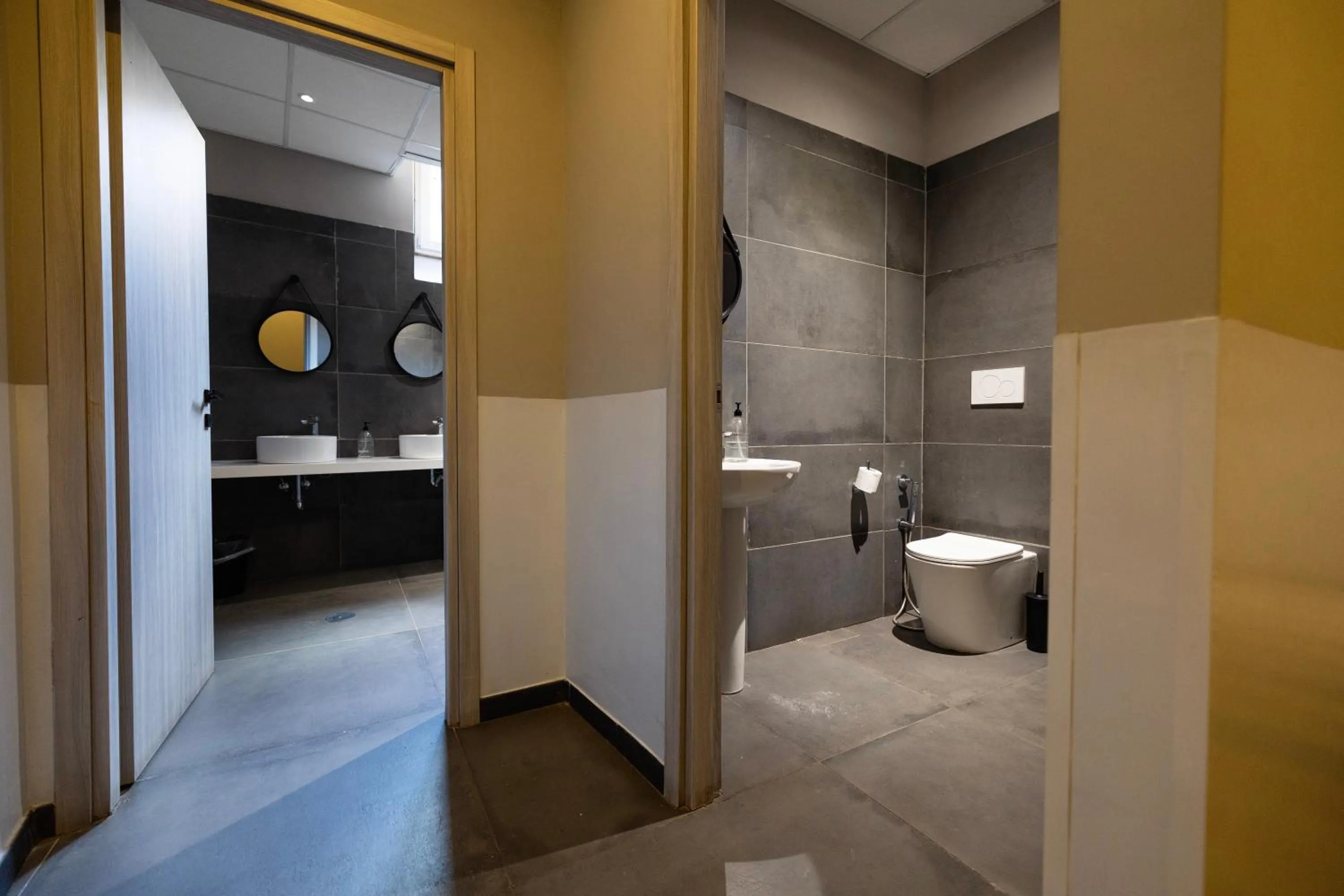 Toilet in Borgo Ripa Urban Travel