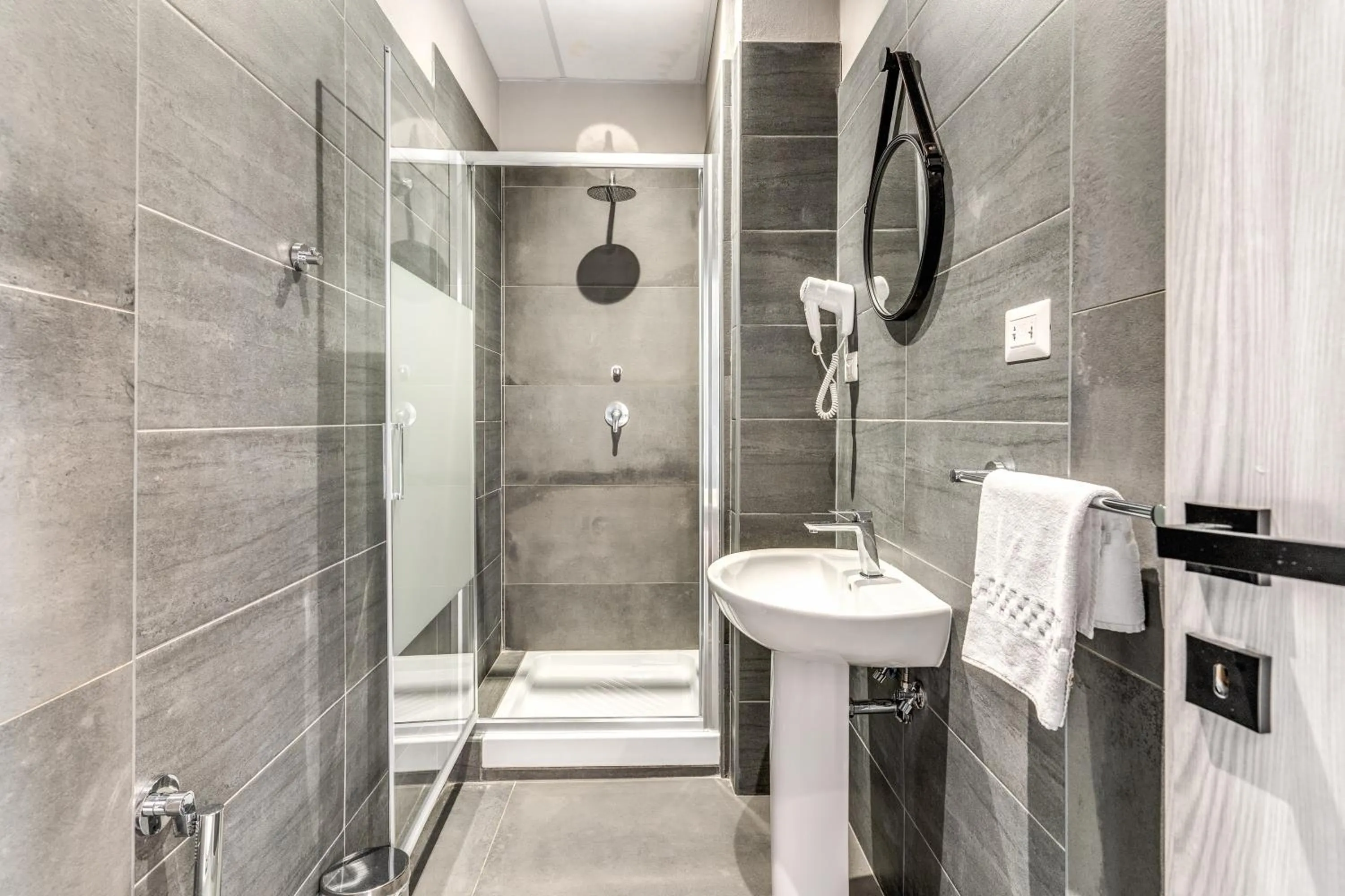 Shower in Borgo Ripa Urban Travel