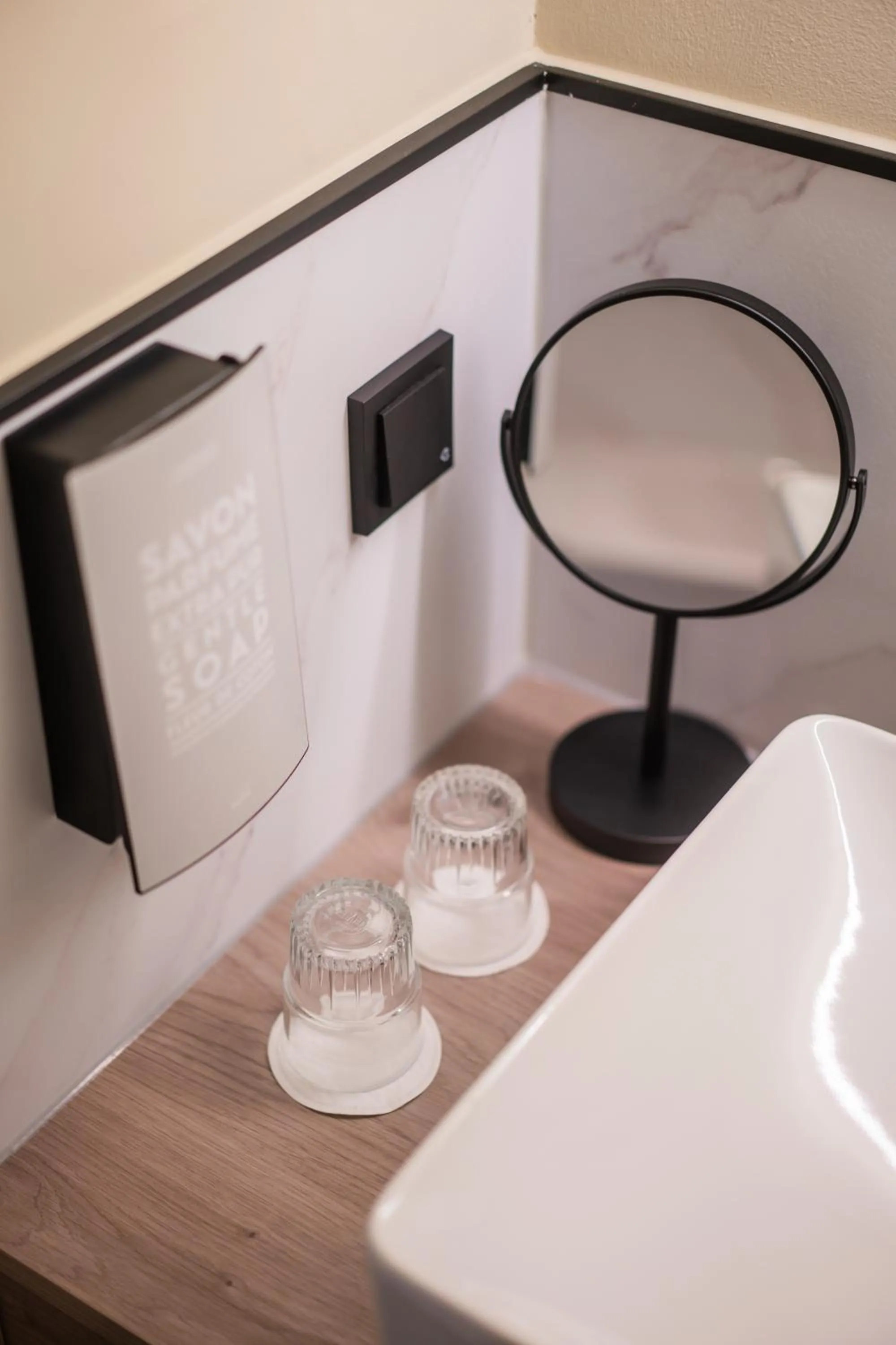 Bathroom in Golden Tulip Leiden Centre