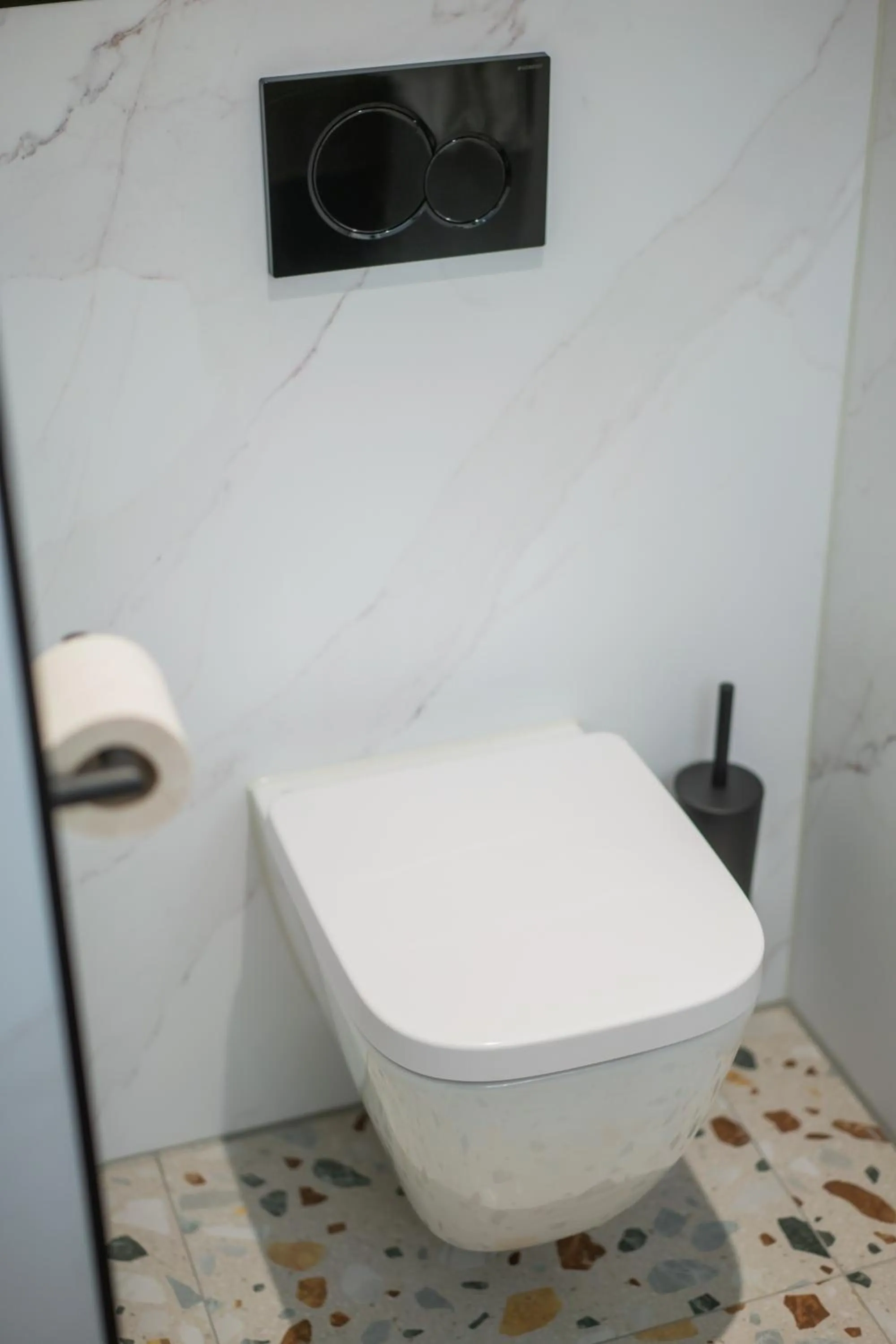 Toilet in Golden Tulip Leiden Centre