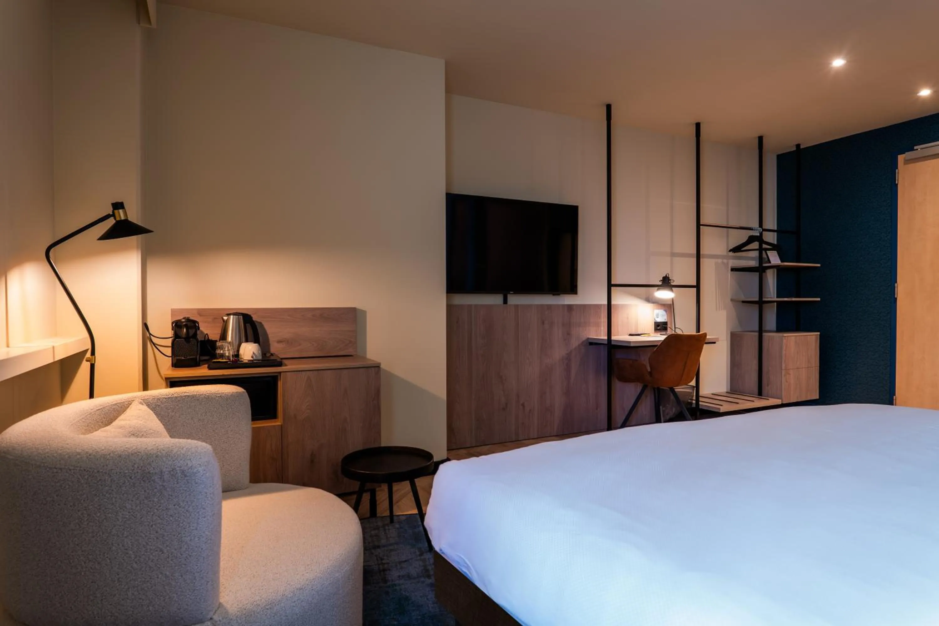 Coffee/tea facilities, Bed in Golden Tulip Leiden Centre