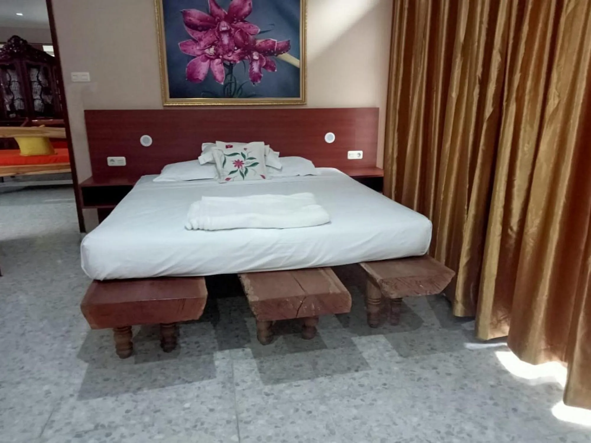 Bed in Mango House Semarang RedPartner