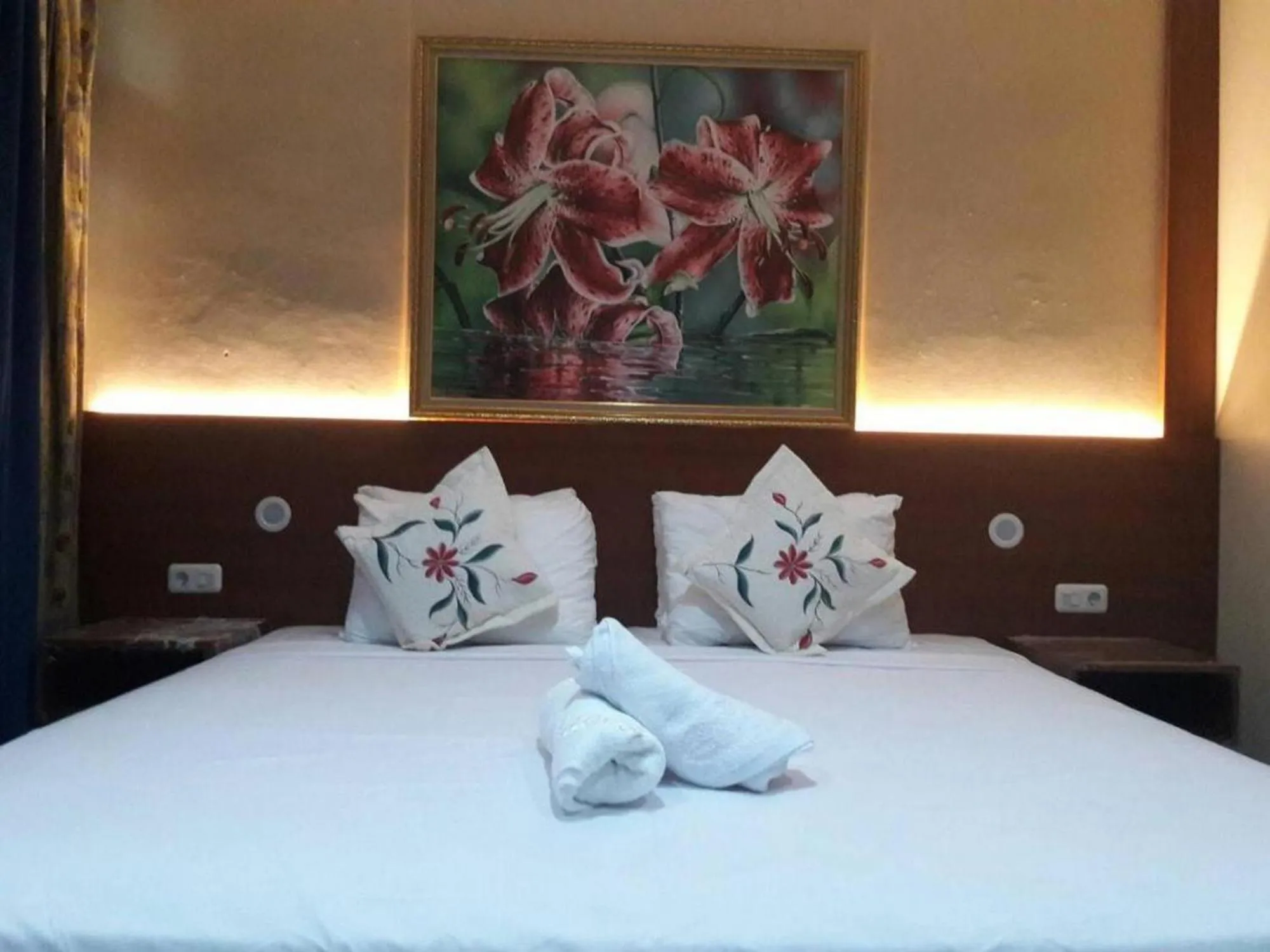 Bed in Mango House Semarang RedPartner