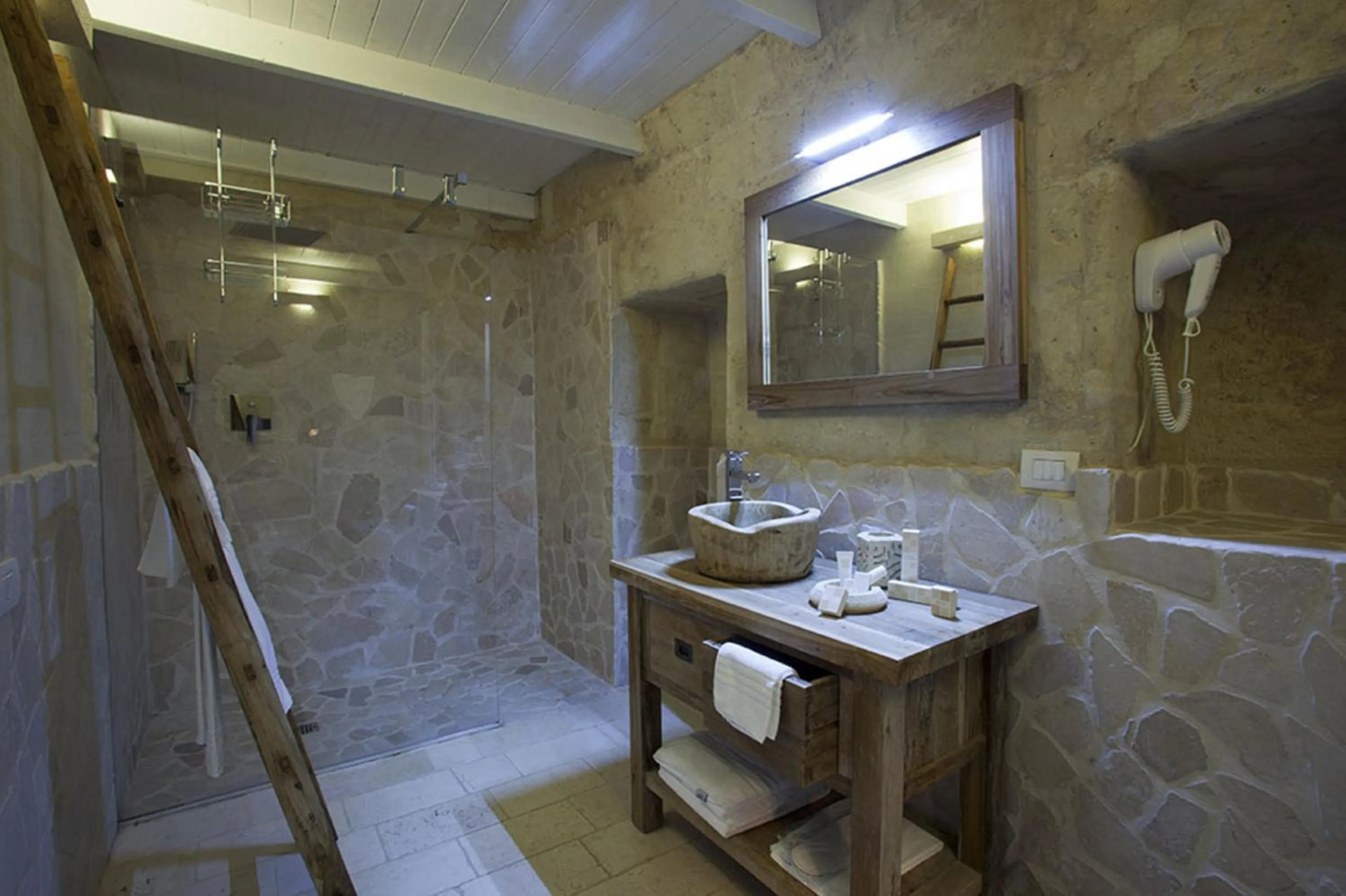 Bathroom in Antico Convicino Rooms Suites & SPA
