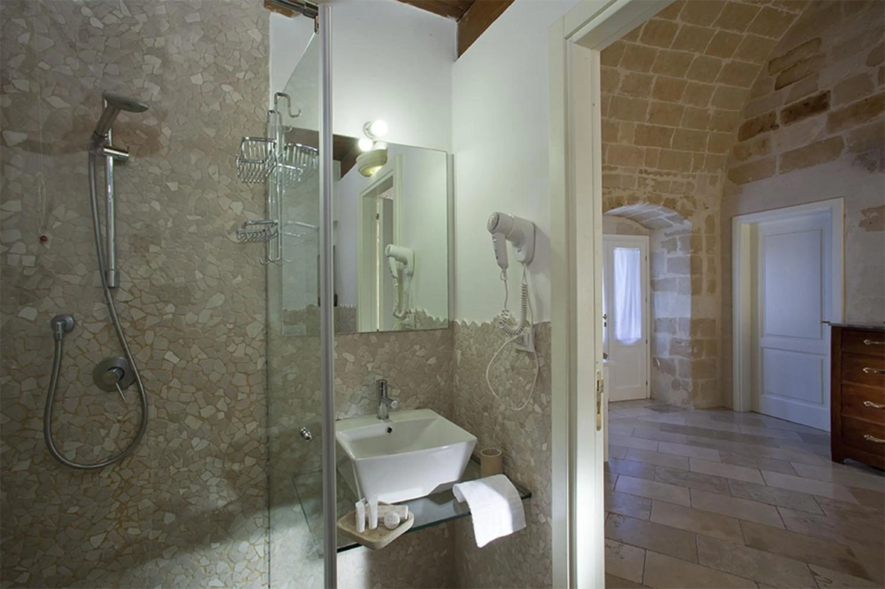 Bathroom in Antico Convicino Rooms Suites & SPA