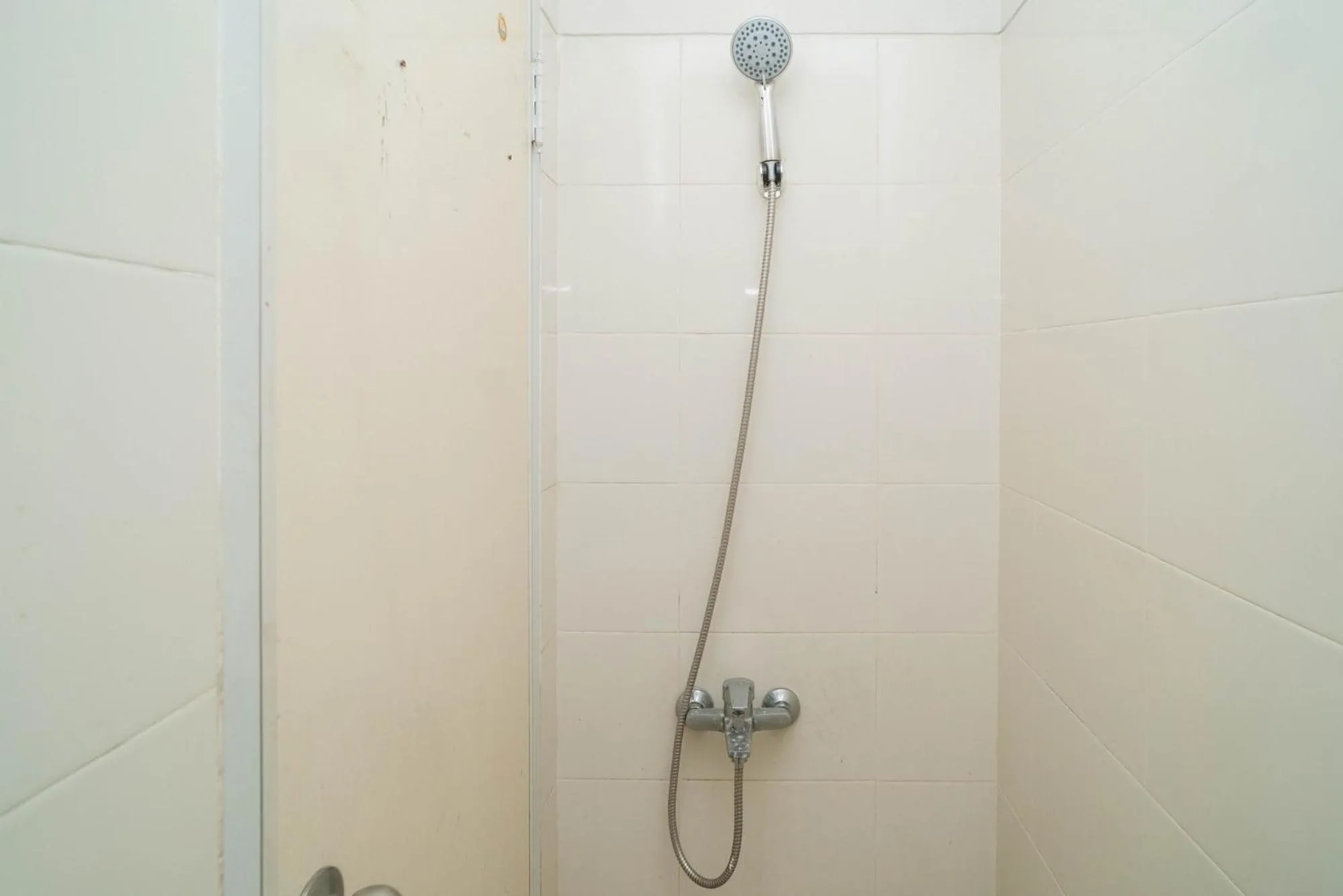 Shower in Mroom Residence near UMN Gading Serpong RedPartner