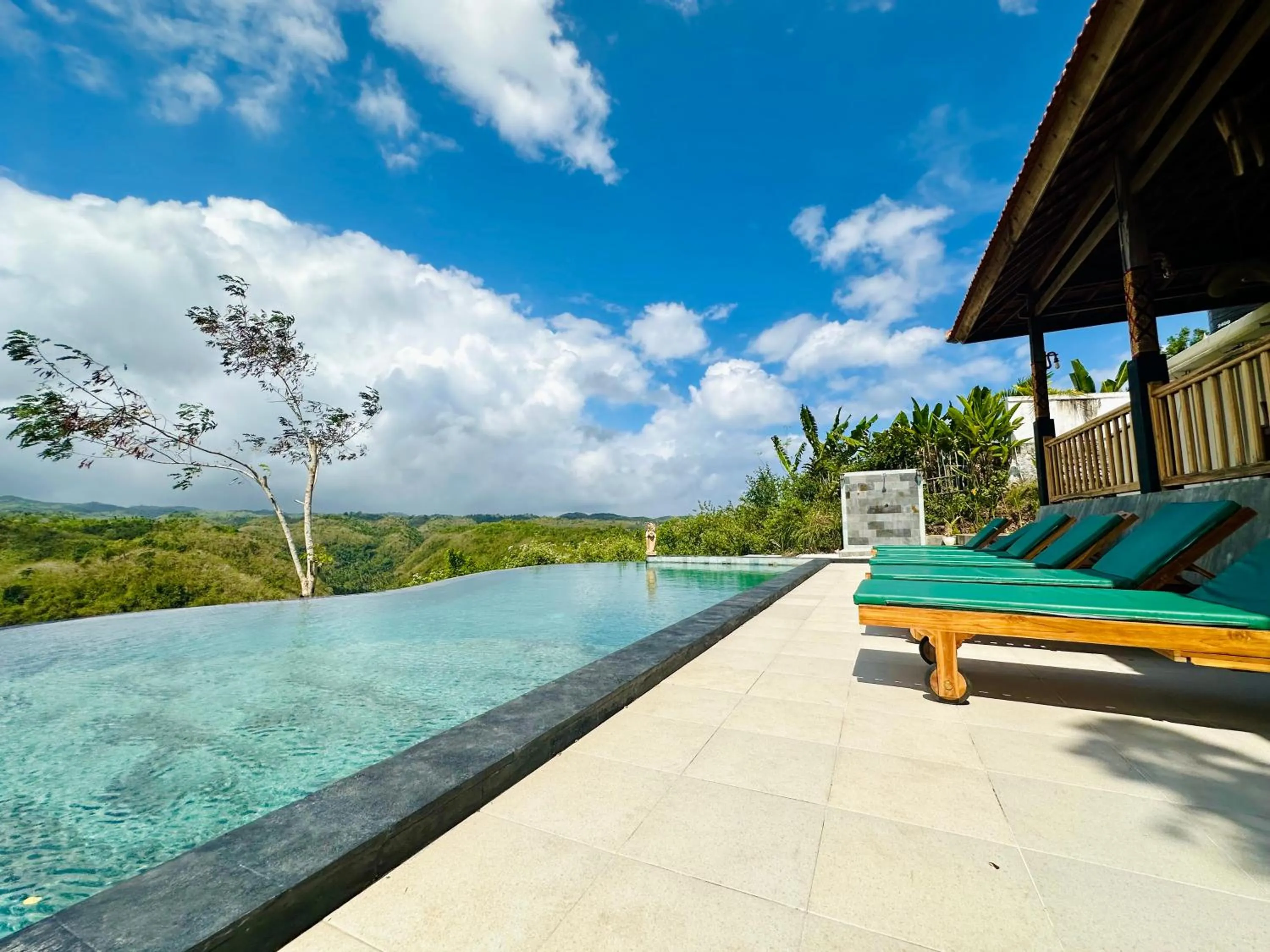 Swimming pool in Green Coco Suite