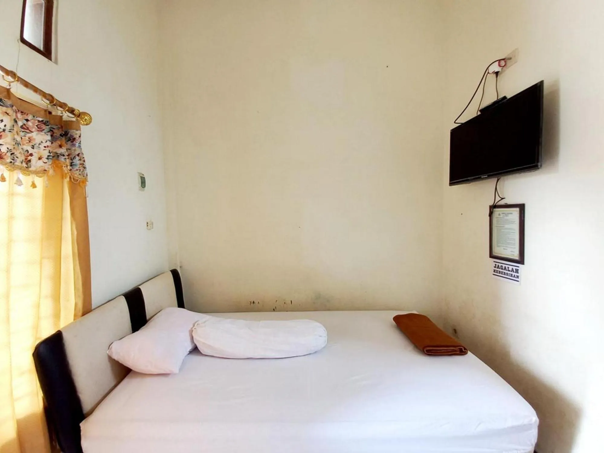 Bed in Griya Juanda Syariah near RS Dharma Husada Probolinggo Mitra RedDoorz