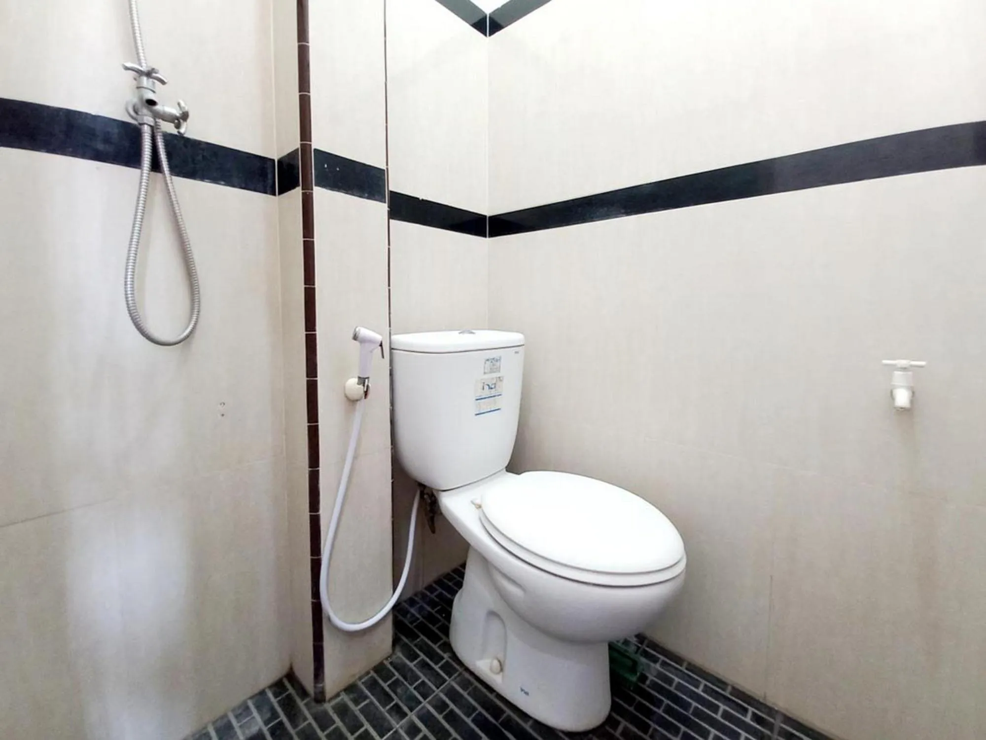 Shower in Griya Juanda Syariah near RS Dharma Husada Probolinggo Mitra RedDoorz