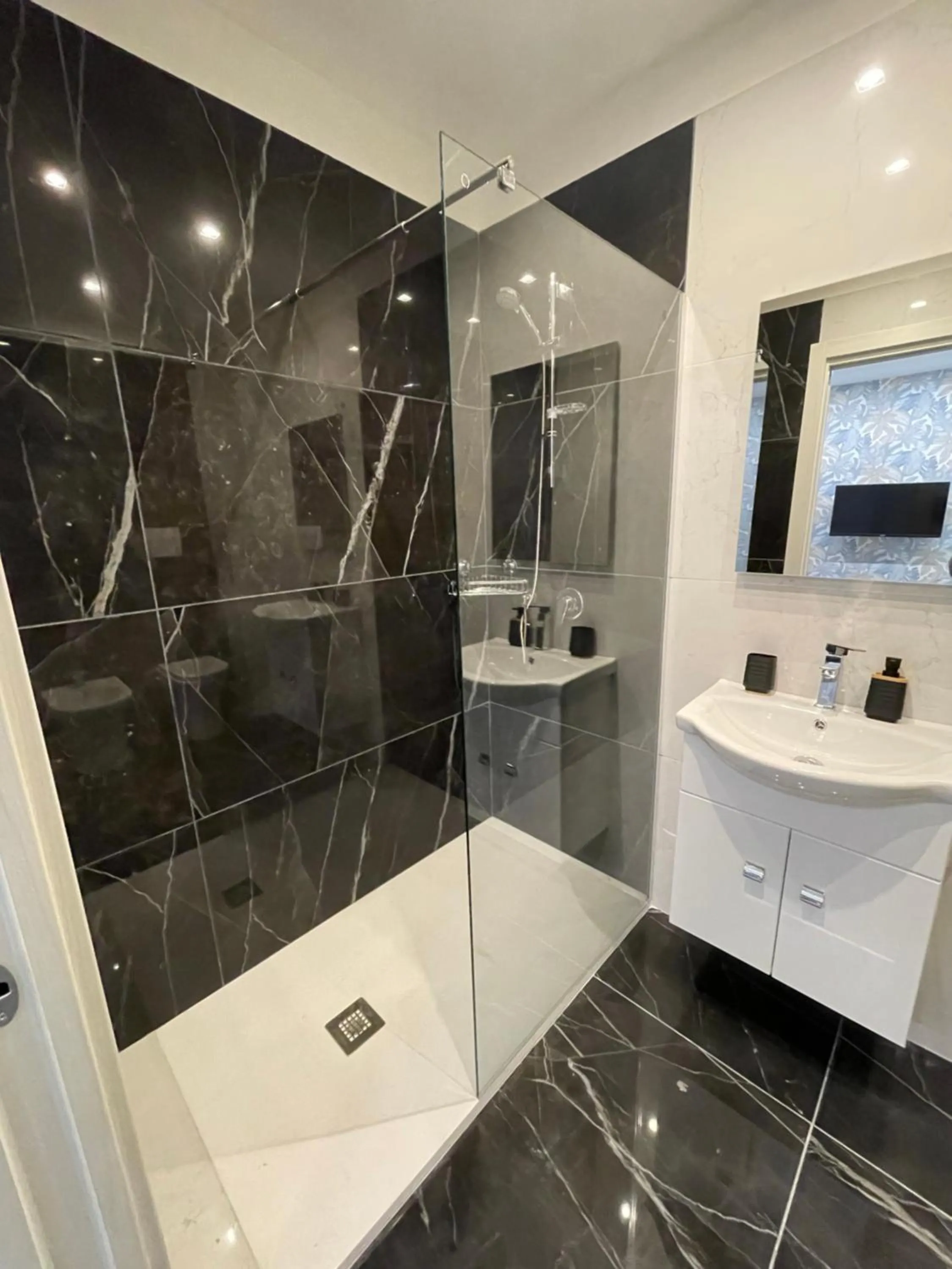 Bathroom in M&M rooms Margherita di Savoia