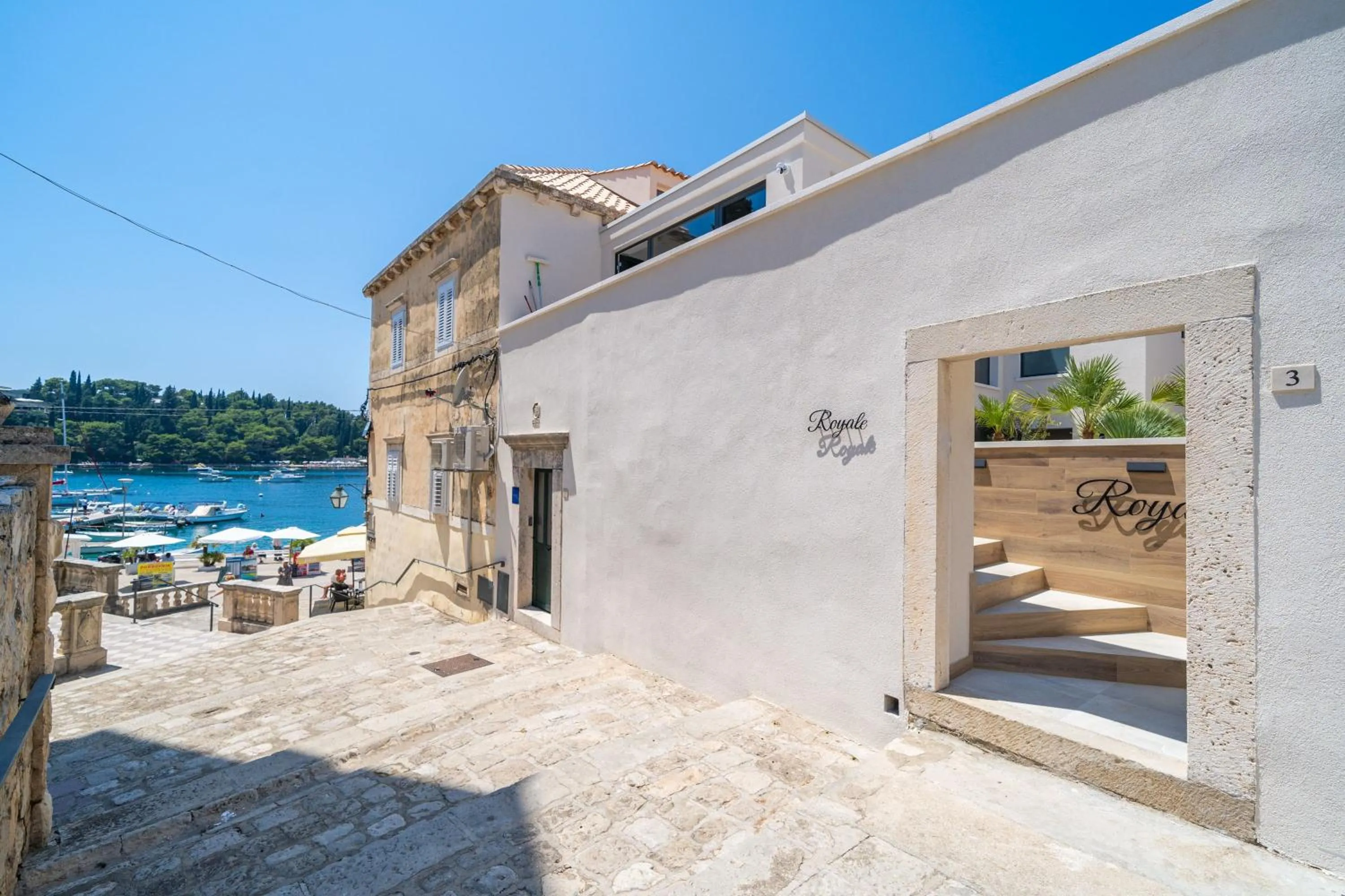 Facade/entrance in Apartments Villa Royale