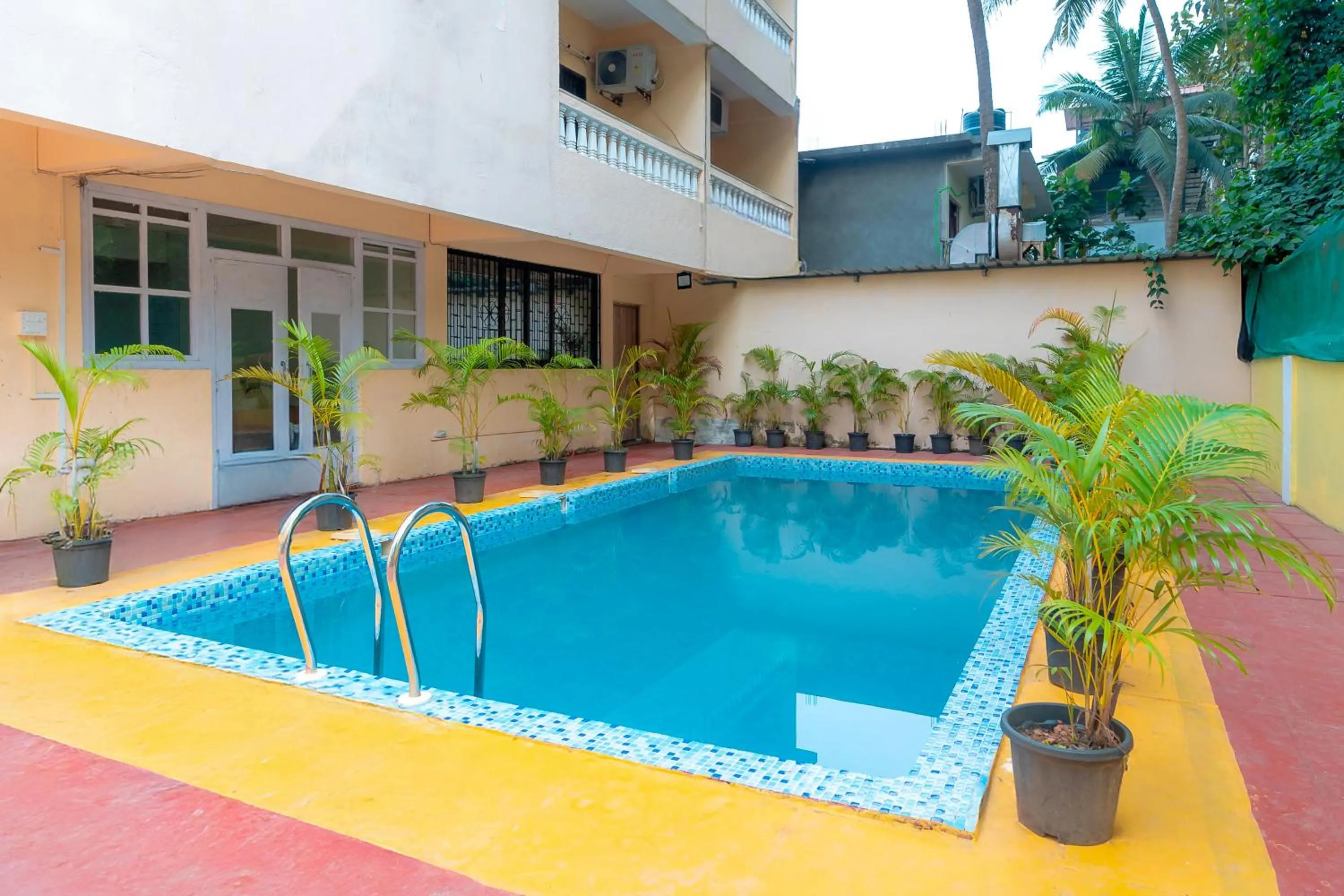 Swimming pool in Itsy Hotels De Classio