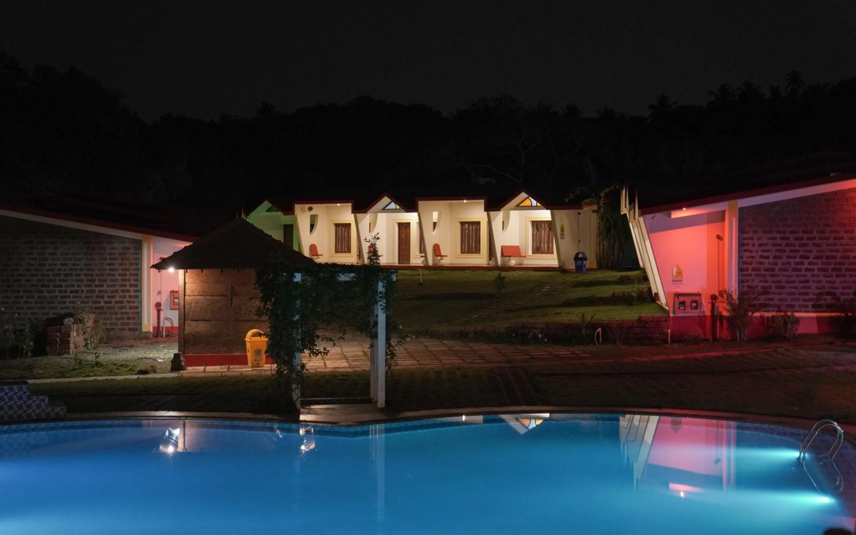 Property building in Maior Roma by Jolly Jolly Lester