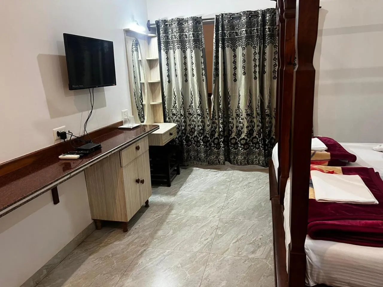 Communal lounge/ TV room, Bed in Maior Roma by Jolly Jolly Lester