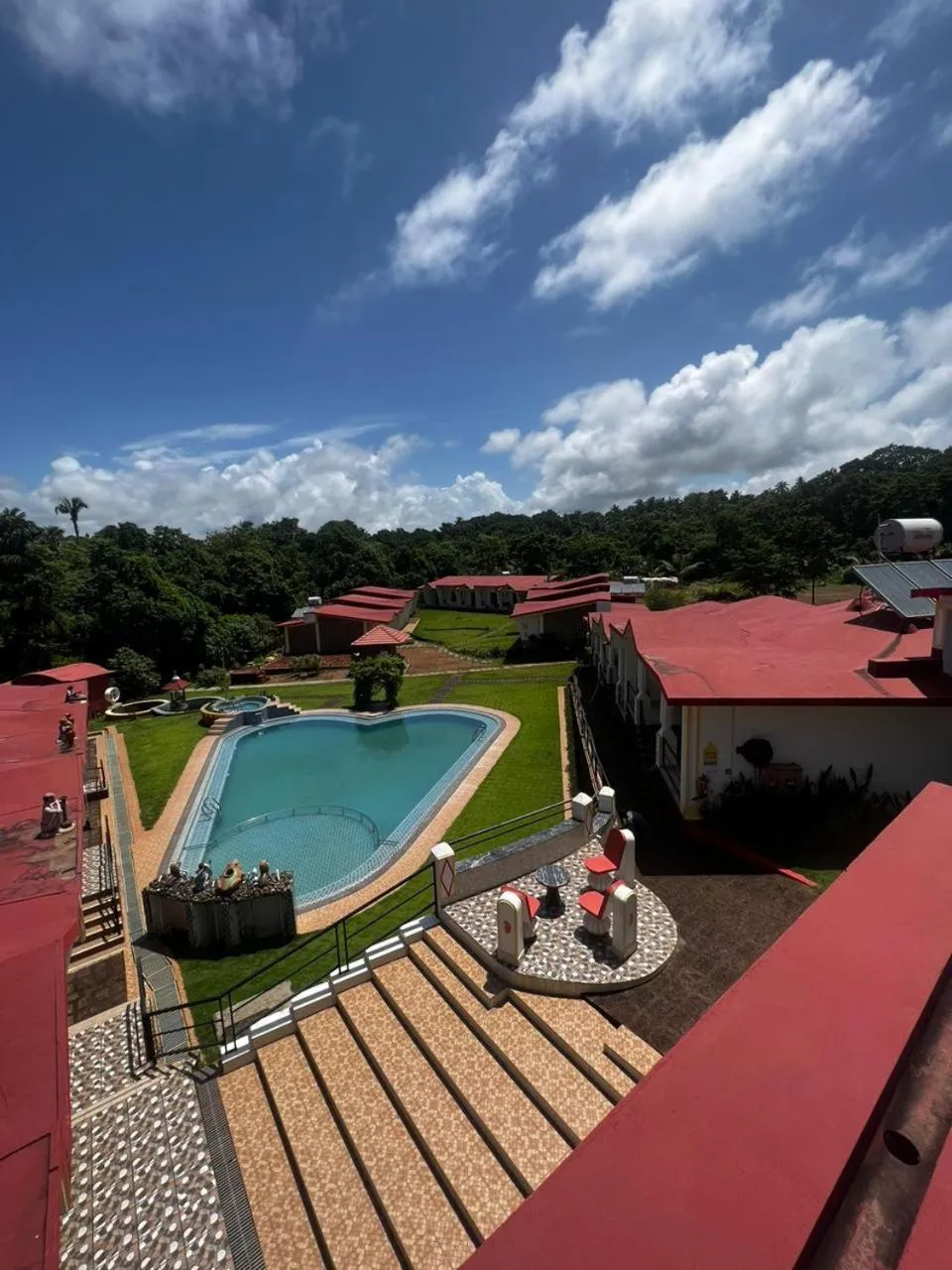 Swimming pool in Maior Roma by Jolly Jolly Lester