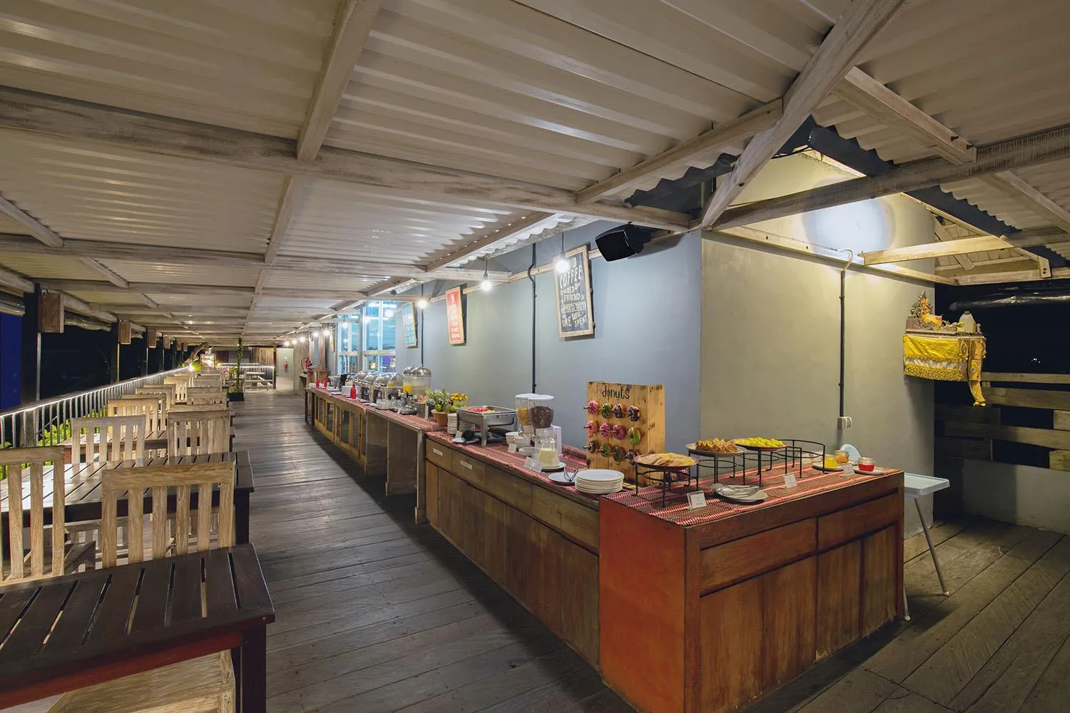 Restaurant/places to eat in FRii Bali Echo Beach