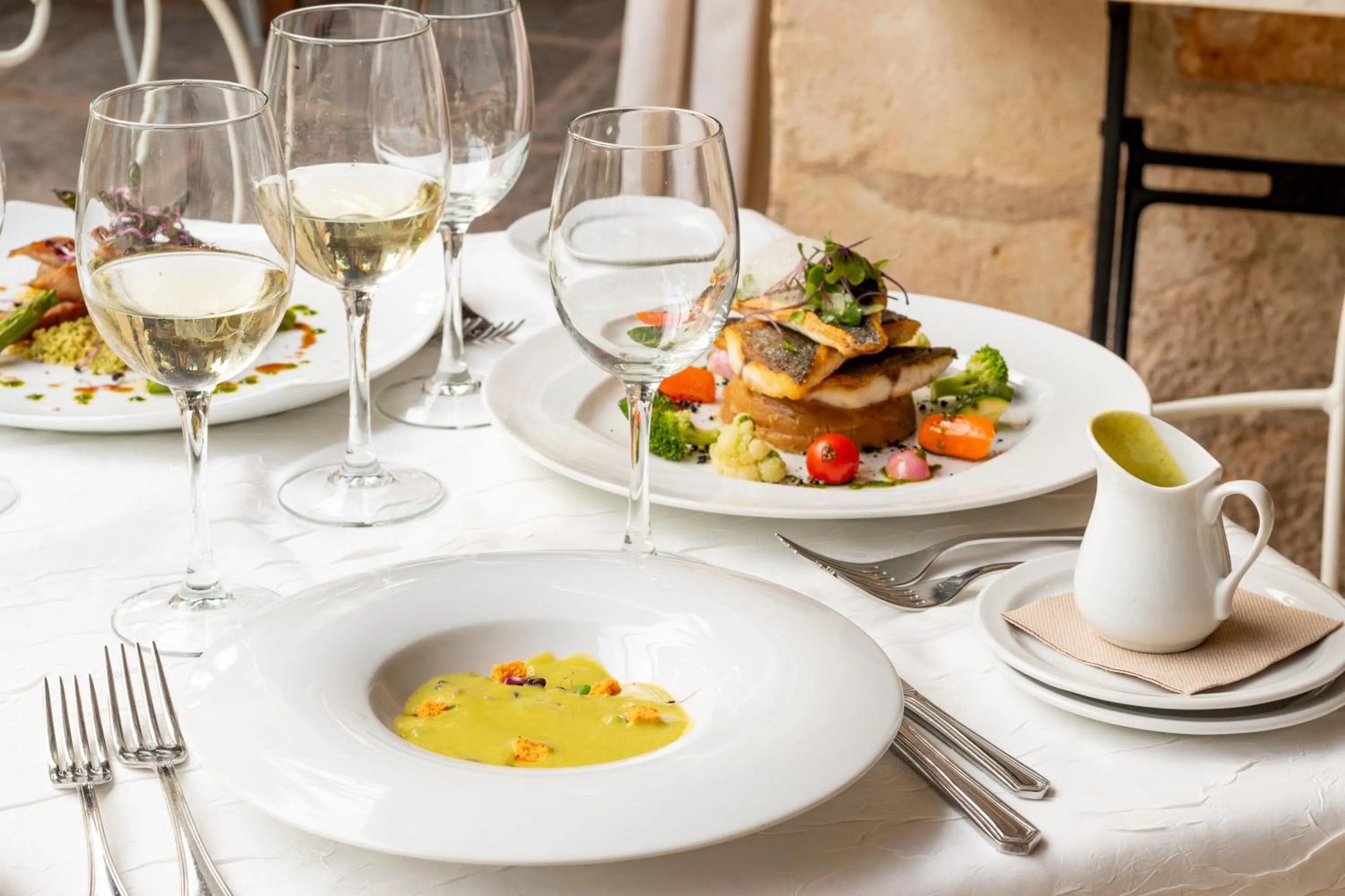 Food and drinks in Hotel Rural Biniarroca - Adults Only