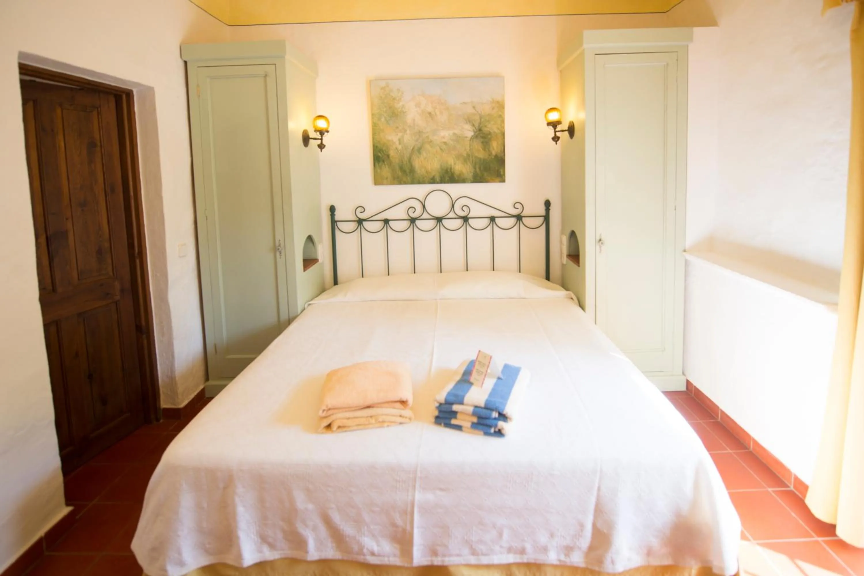 Photo of the whole room, Bed in Hotel Rural Biniarroca - Adults Only