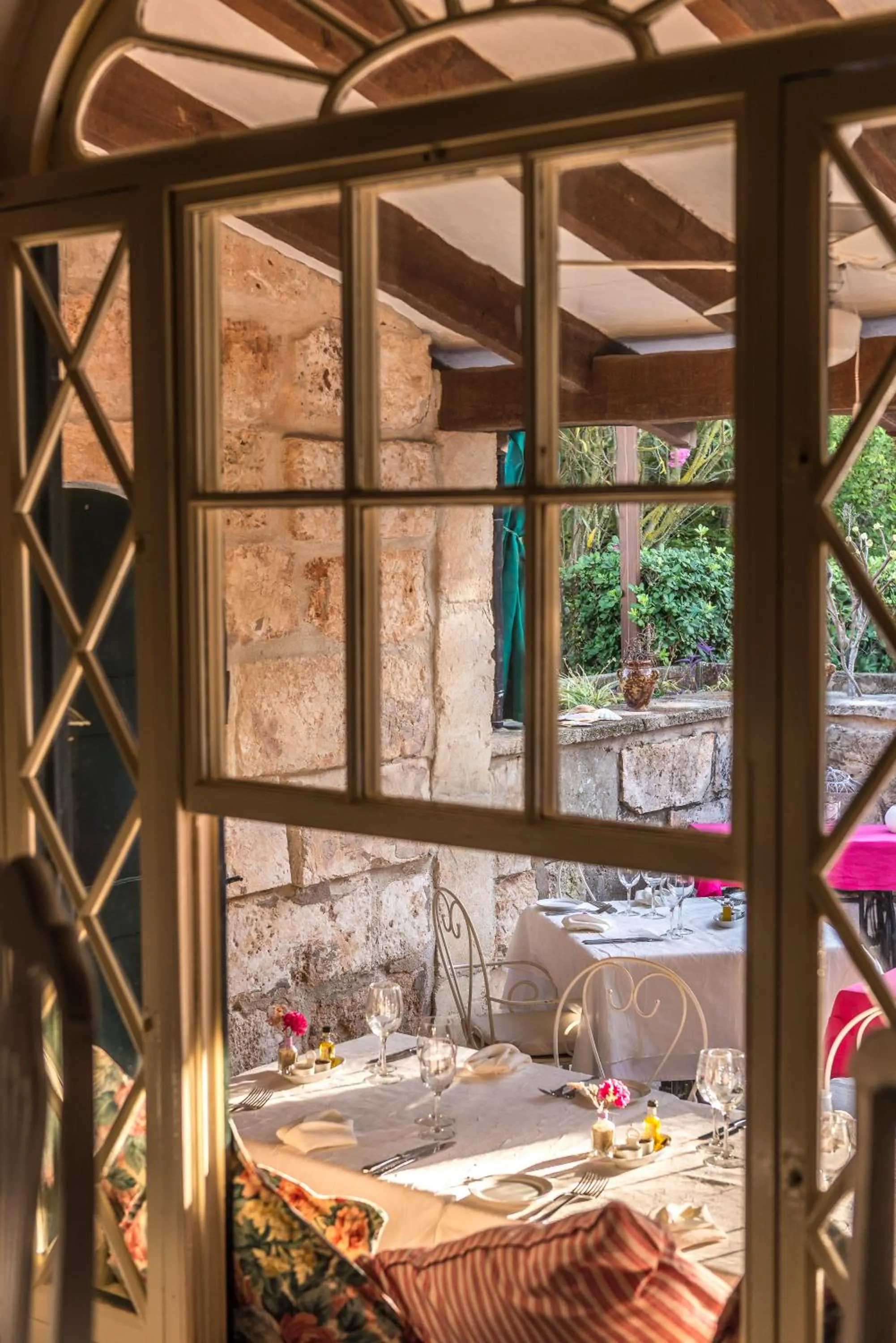 Restaurant/places to eat in Hotel Rural Biniarroca - Adults Only