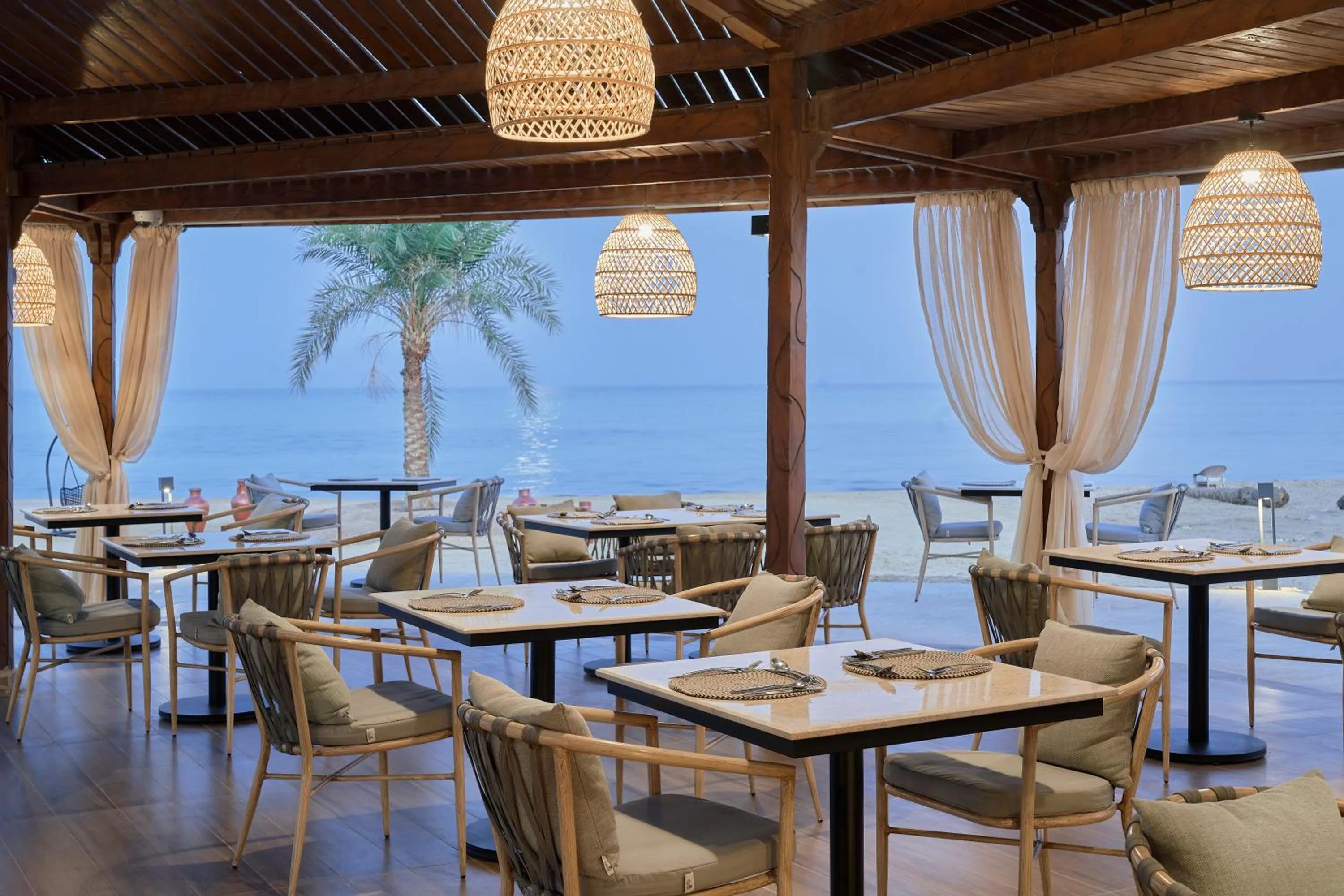 Restaurant/places to eat in True Beach Resort