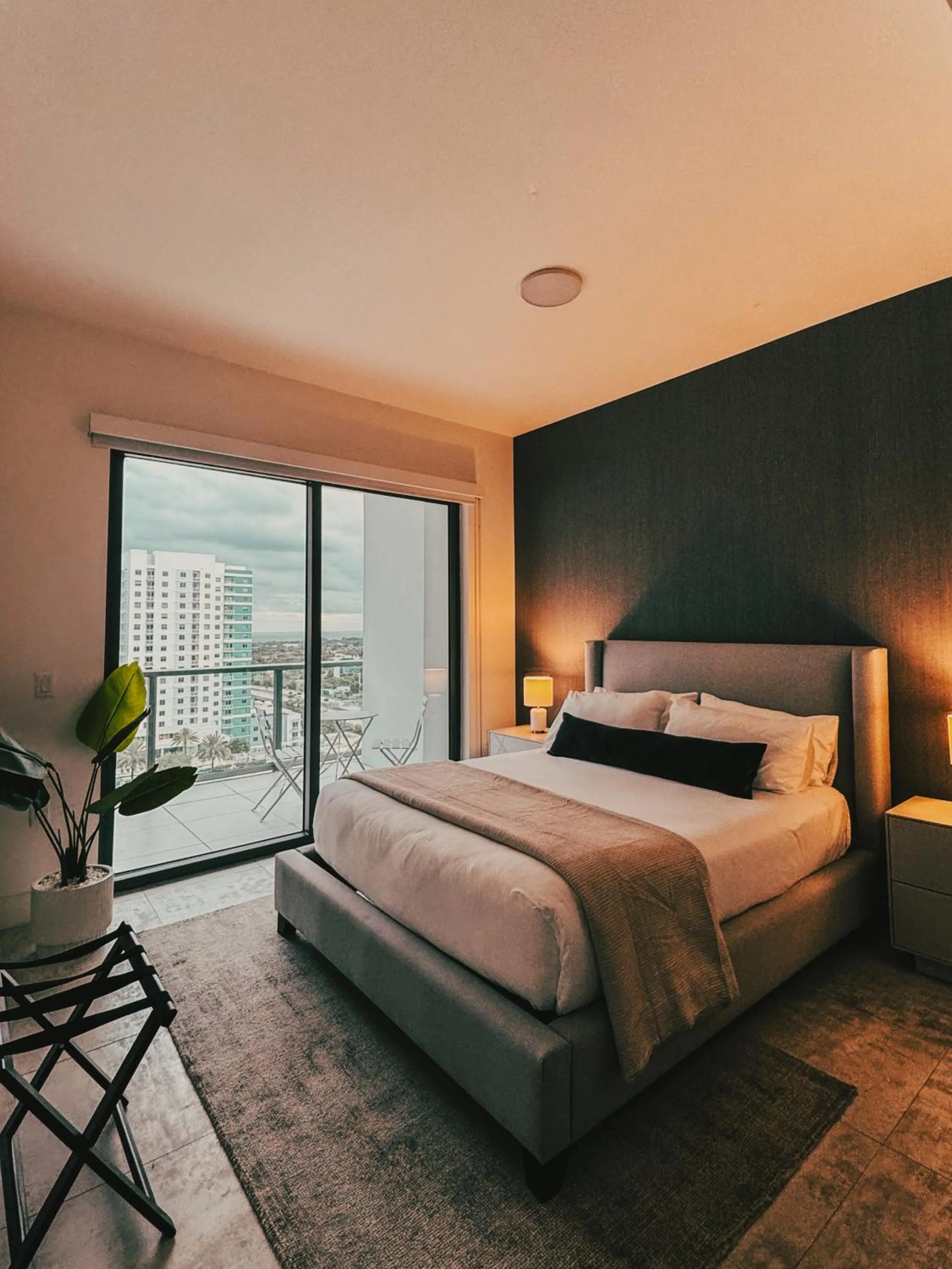 Bed in Smart Brickell Hotel