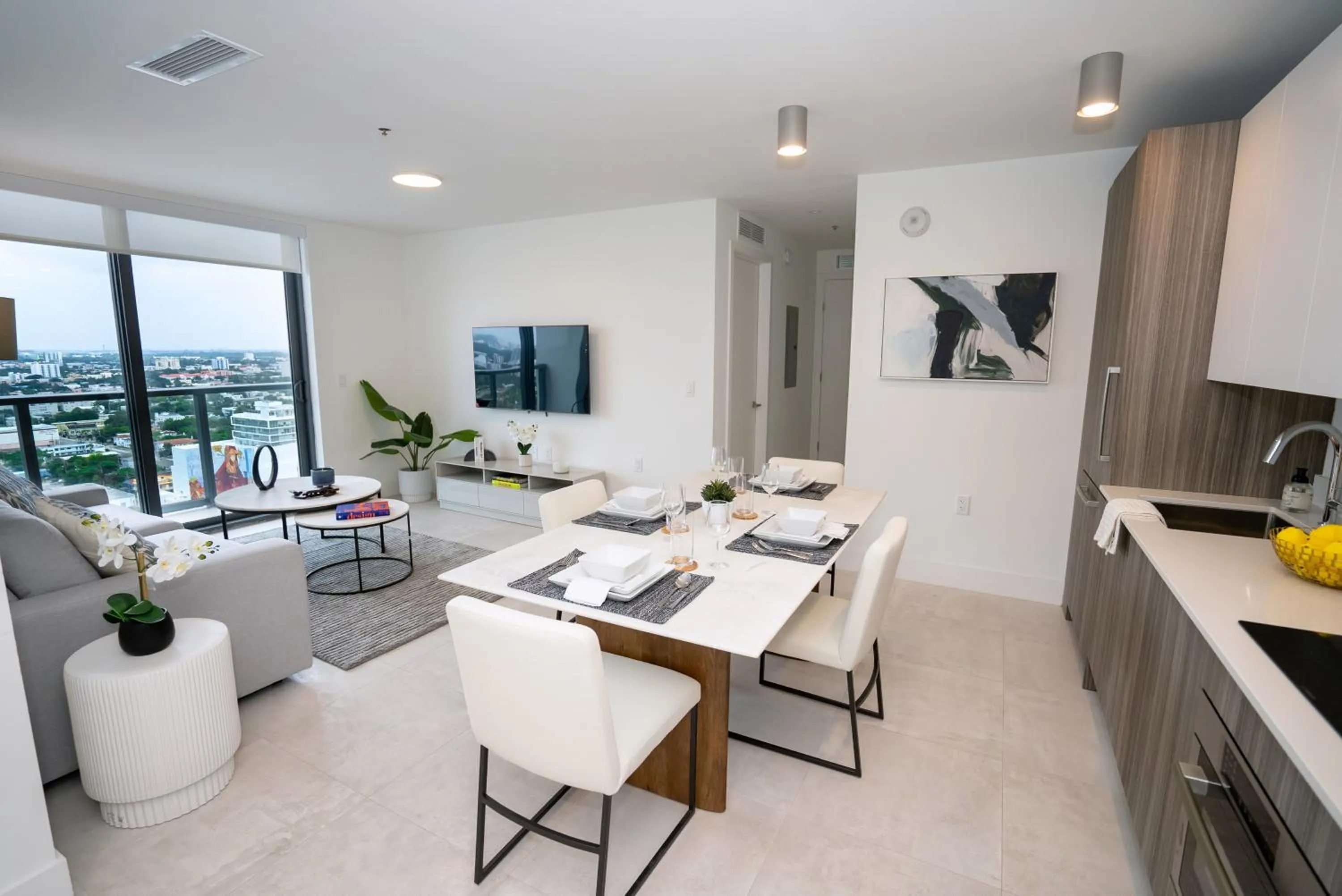 Kitchen or kitchenette in Smart Brickell Hotel