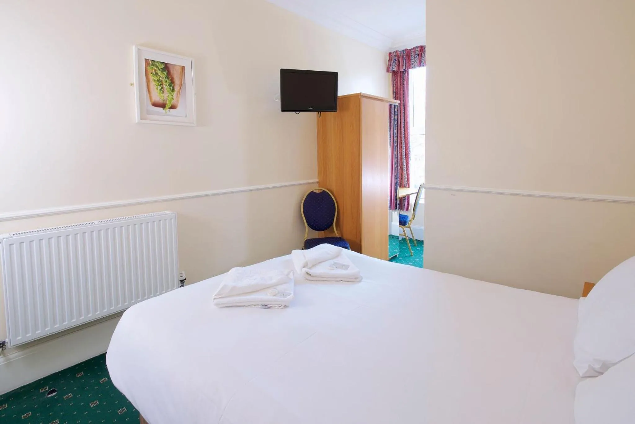 Bed in The Bournemouth Maemar Hotel