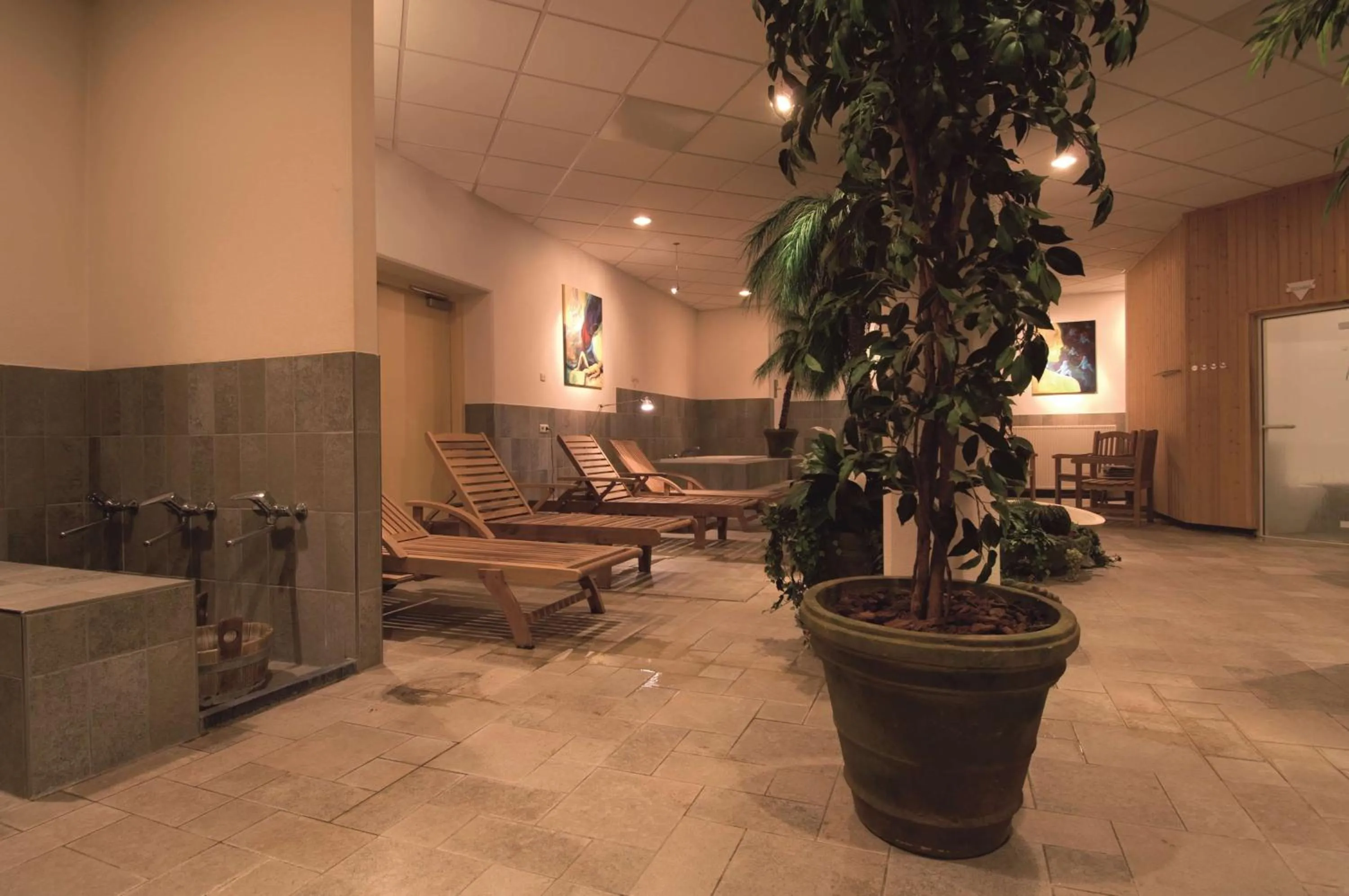 Pool view in NH Maastricht