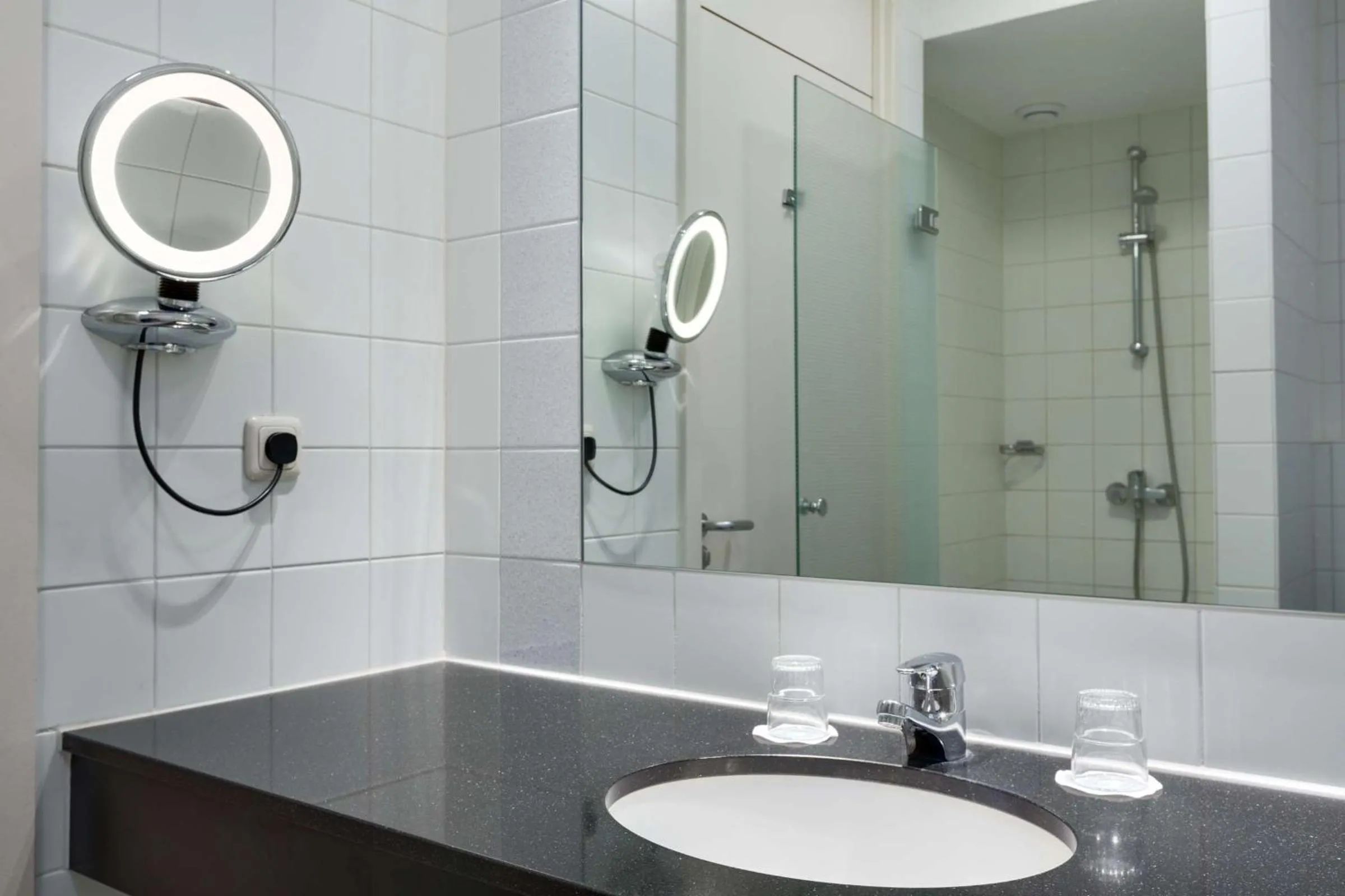 Bathroom in NH Maastricht